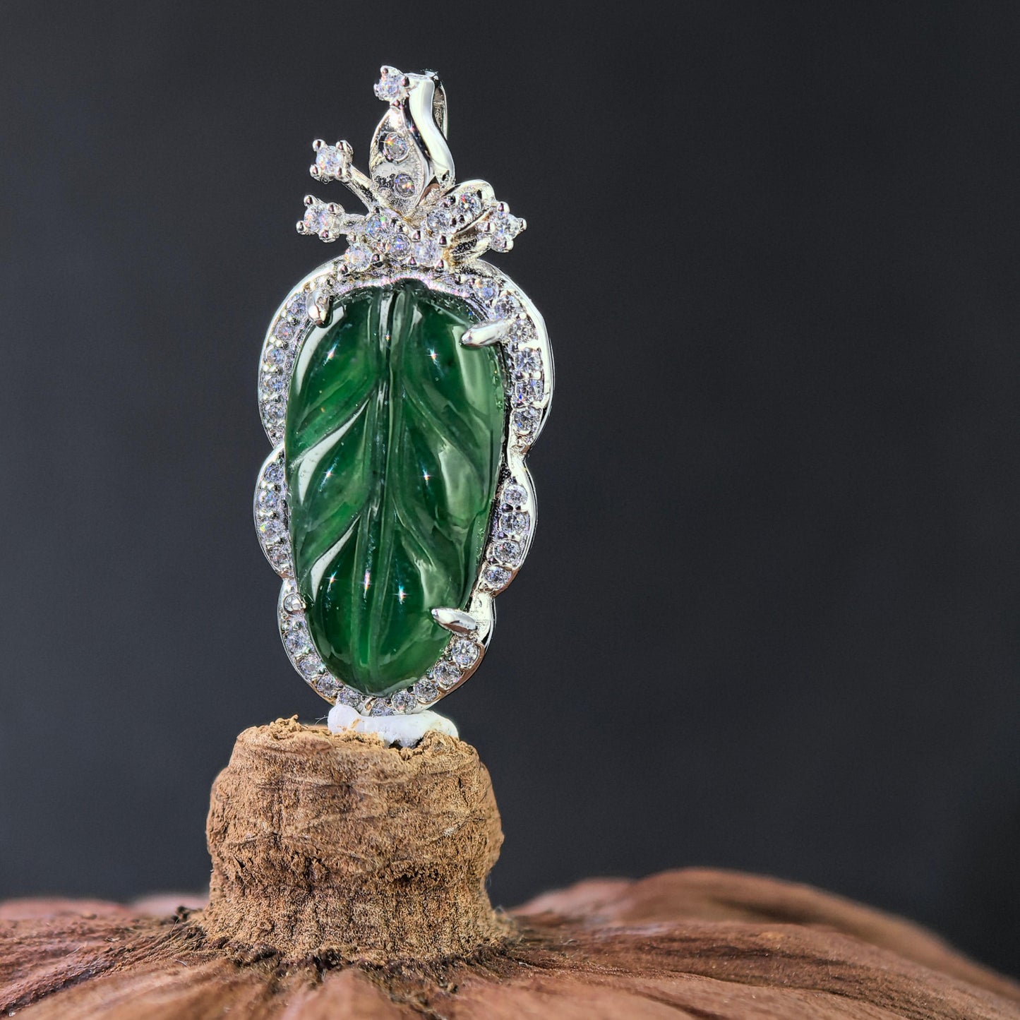 Graceful Rhodium Plated 925 Silver Jewelry Natural Jadeite Leaf Pendant