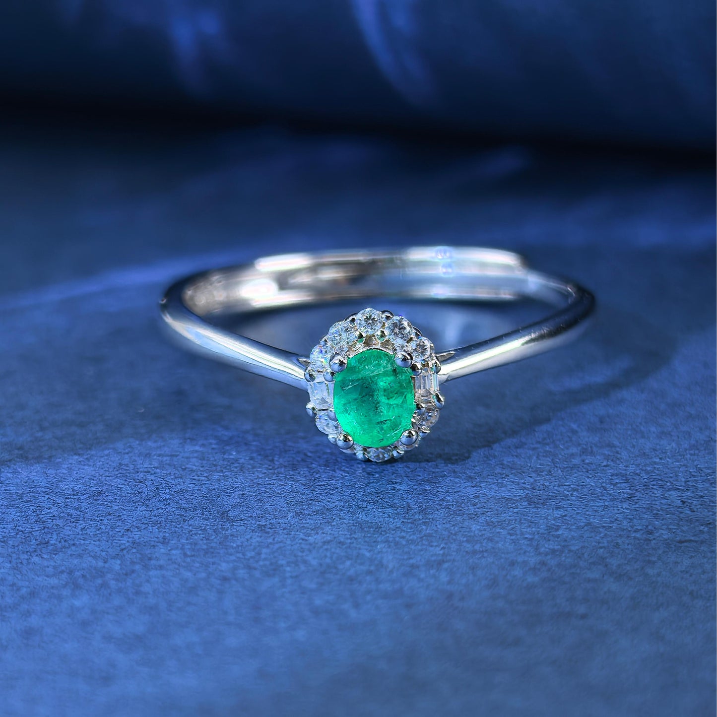 925 Silver Jewelry Ring Elegant Rhodium Plated with Natural Emerald Oval Cut Gemstone for Women's Wedding Party Birthday Gift