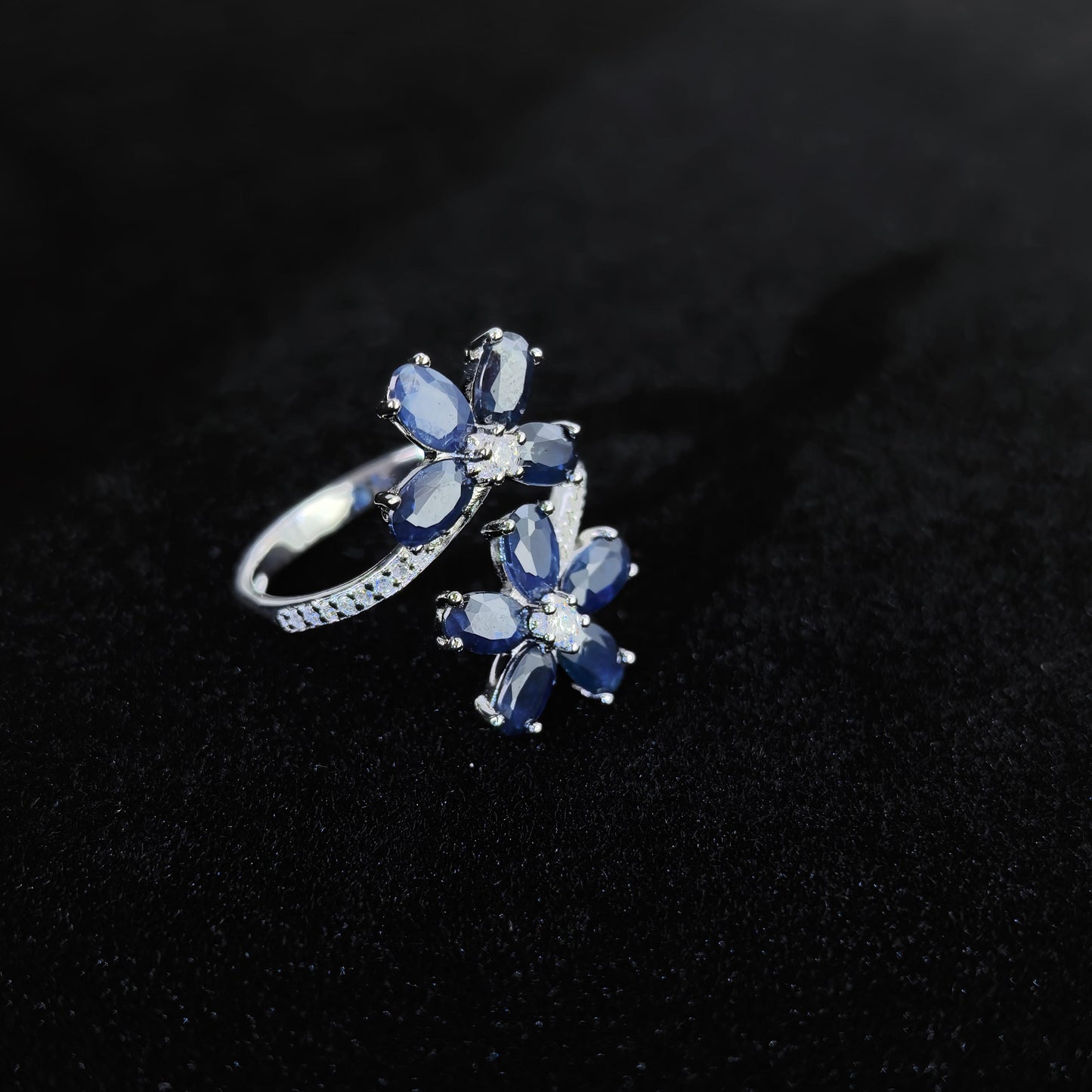 Elegant Rhodium Plated 925 Silver Jewelry Natural Sapphire Flower Ring