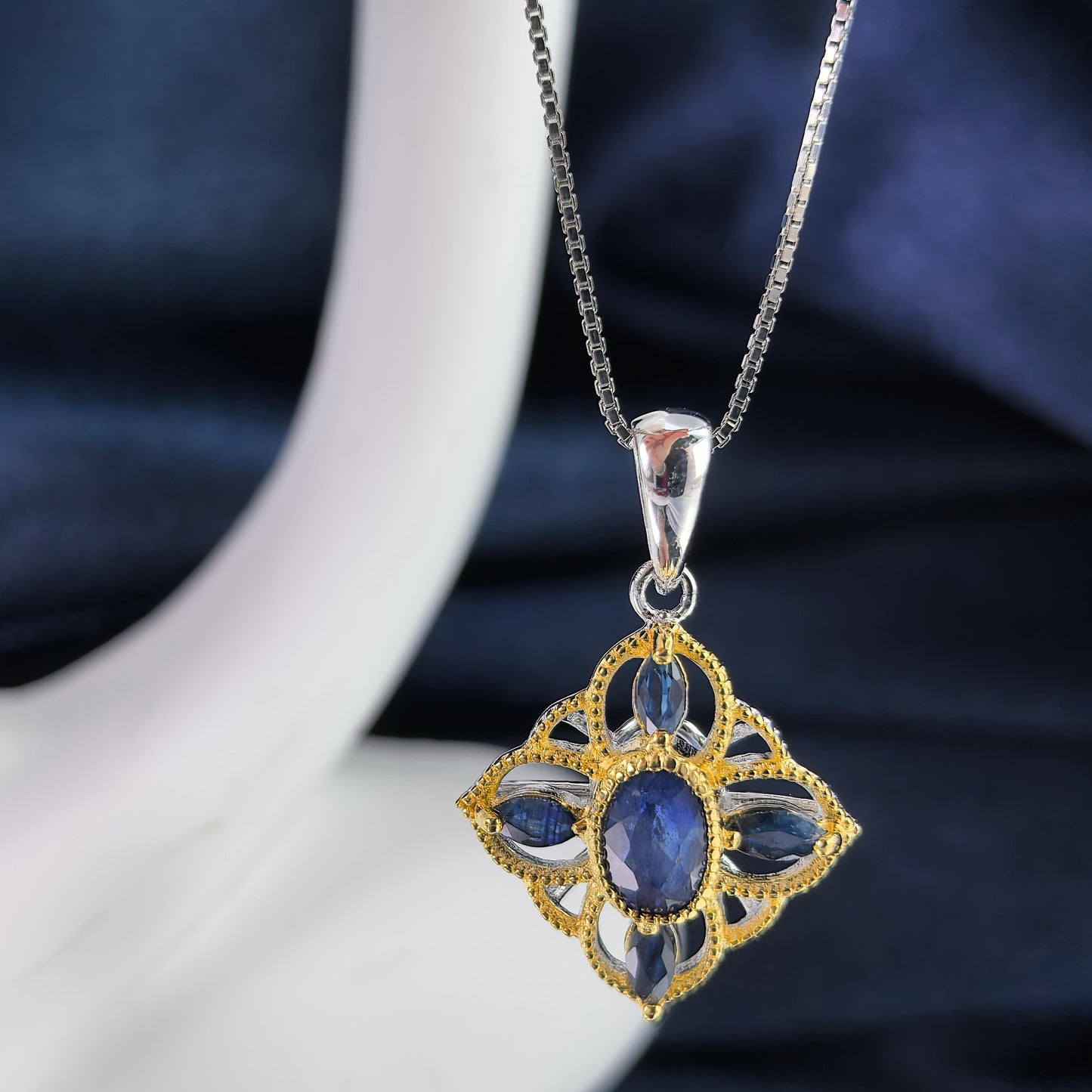 Charming Dual Color Plated 925 Silver Jewelry Natural Sapphire Four Leaf Clover Pendant