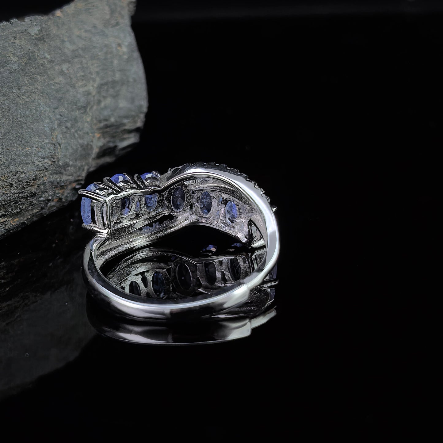 Graceful Rhodium Plated 925 Silver Jewelry Natural Tanzanite Ring