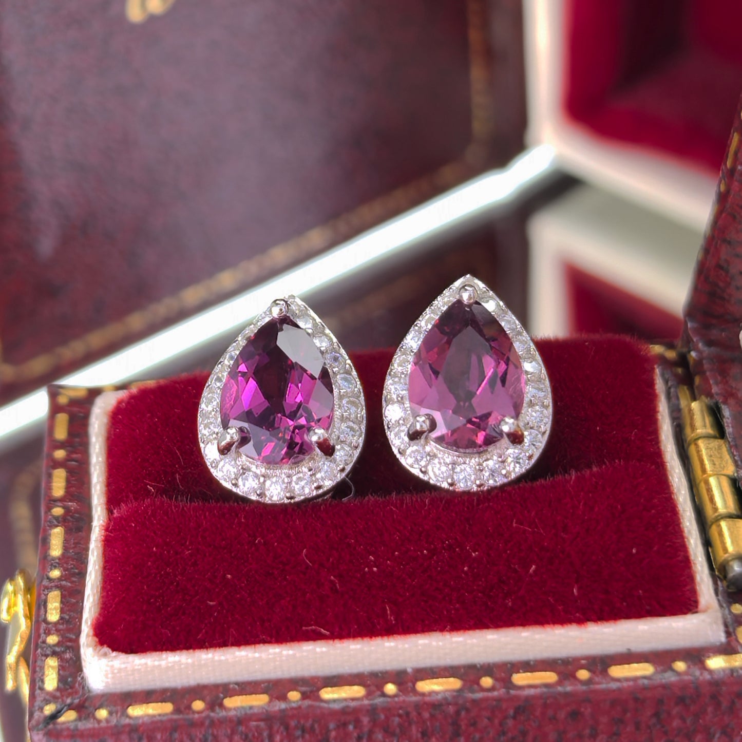 Sparkling Rhodium Plated 925 Silver Jewelry Natural Pyrope Stud Earrings