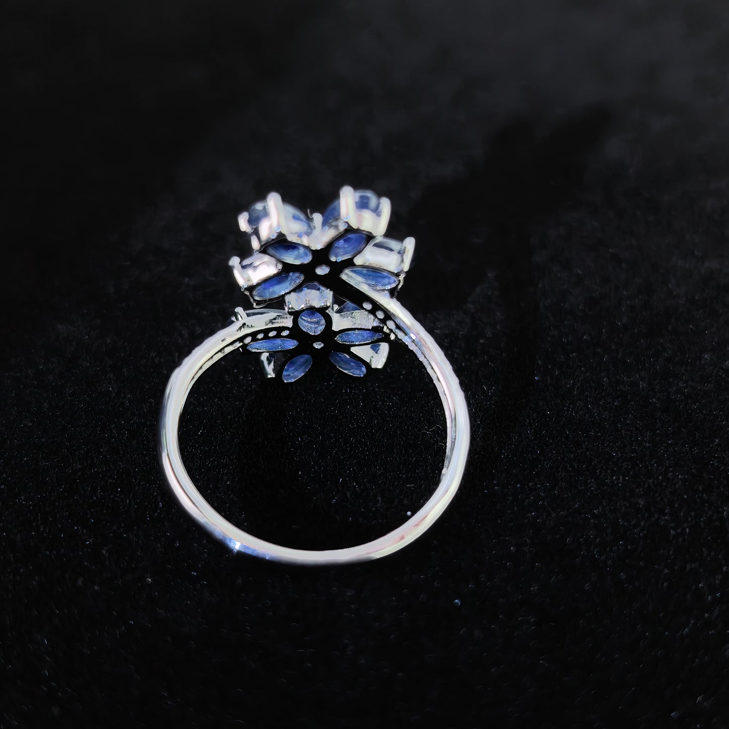 Elegant Rhodium Plated 925 Silver Jewelry Natural Sapphire Flower Ring