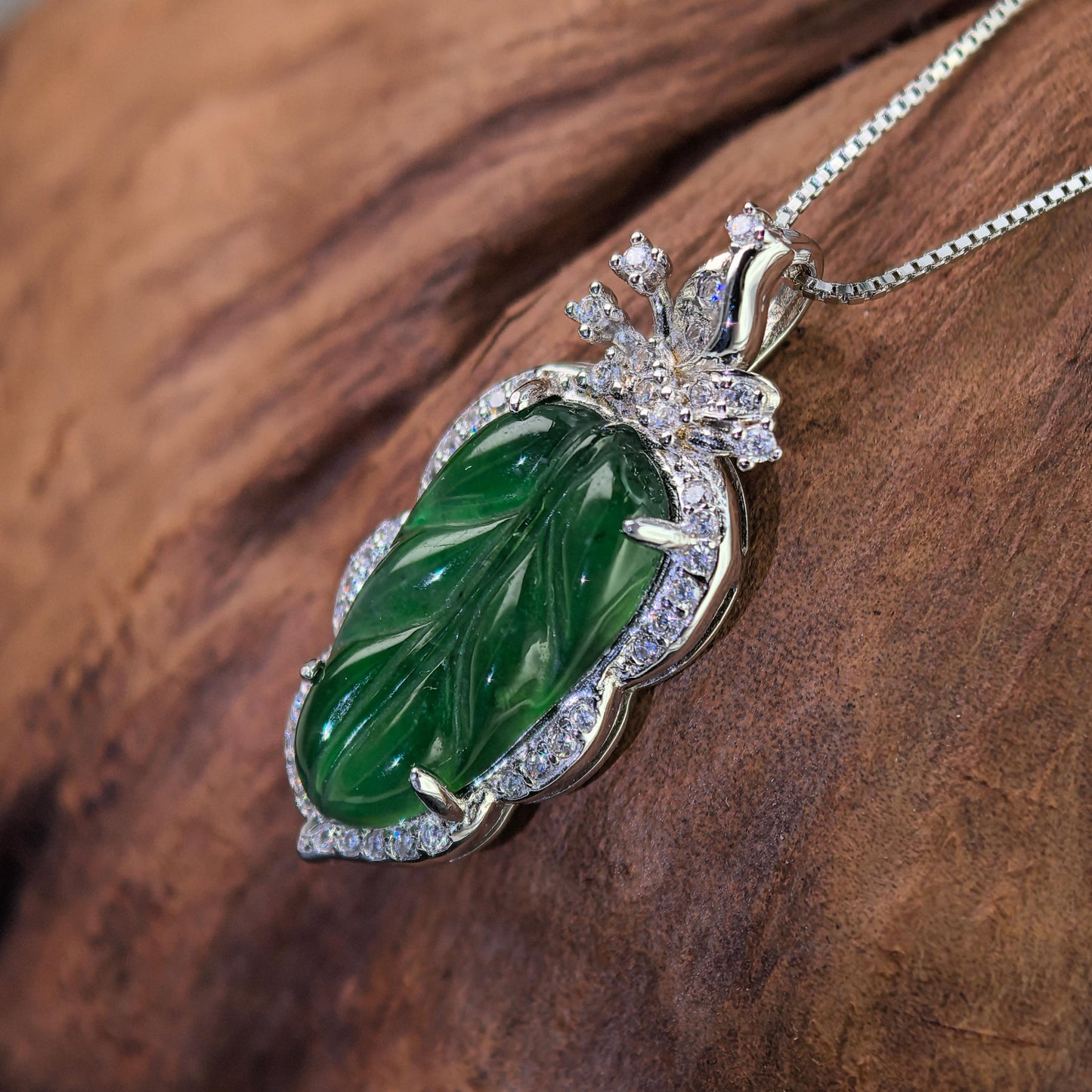 Graceful Rhodium Plated 925 Silver Jewelry Natural Jadeite Leaf Pendant