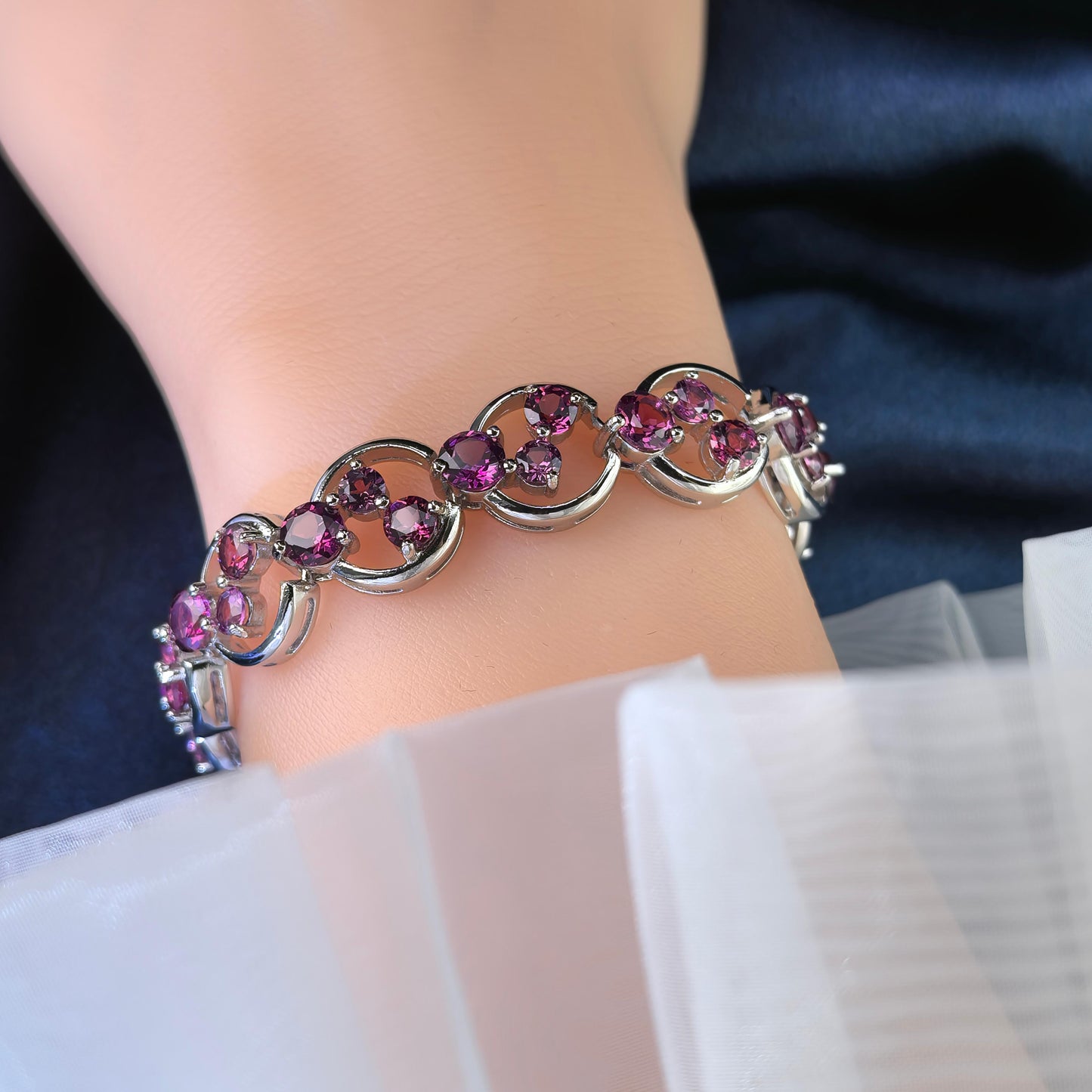 Delicate Rhodium Plated Silver 925 Jewelry Natural Pyrope Bracelet