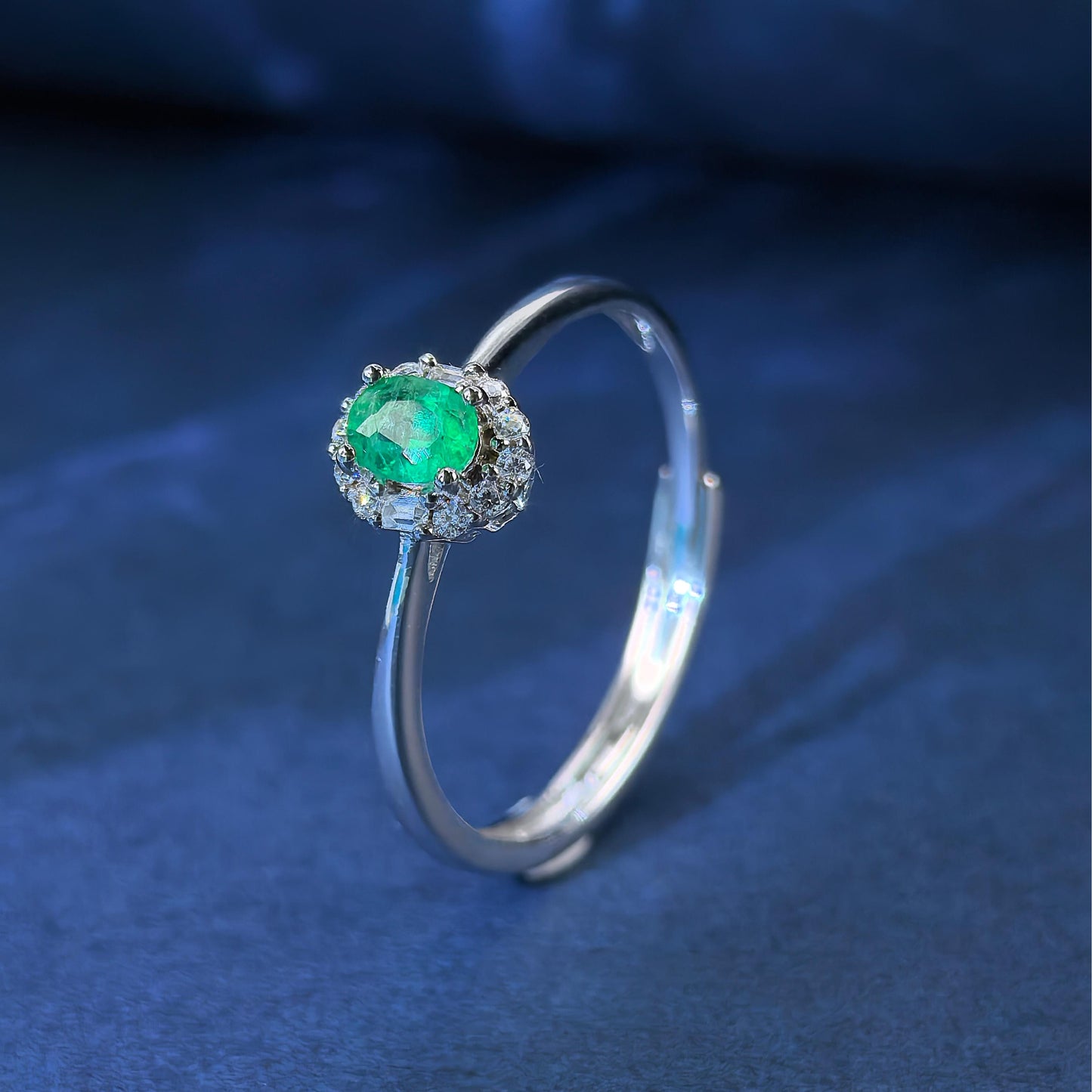 925 Silver Jewelry Ring Elegant Rhodium Plated with Natural Emerald Oval Cut Gemstone for Women's Wedding Party Birthday Gift