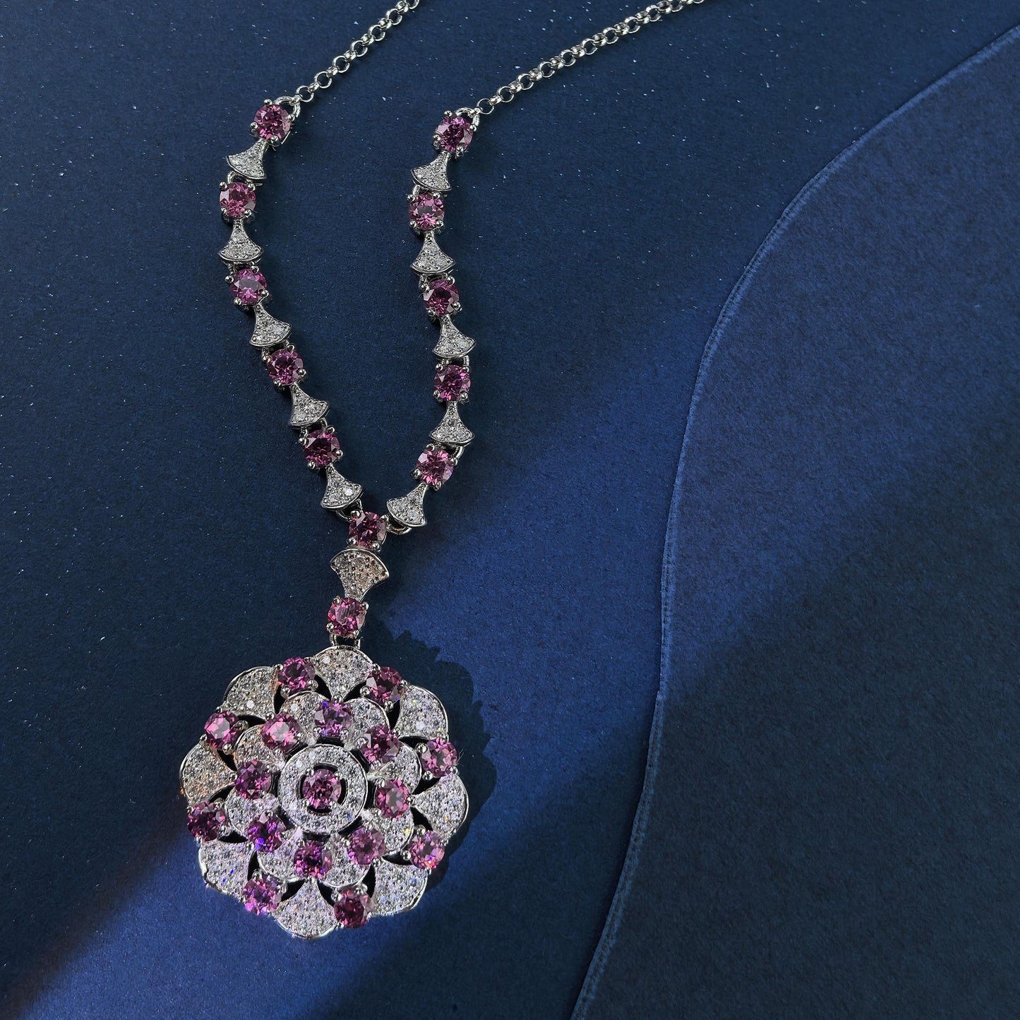 Elegant Rhodium Plated Silver 925 Jewelry Natural Pyrope Flower Necklace