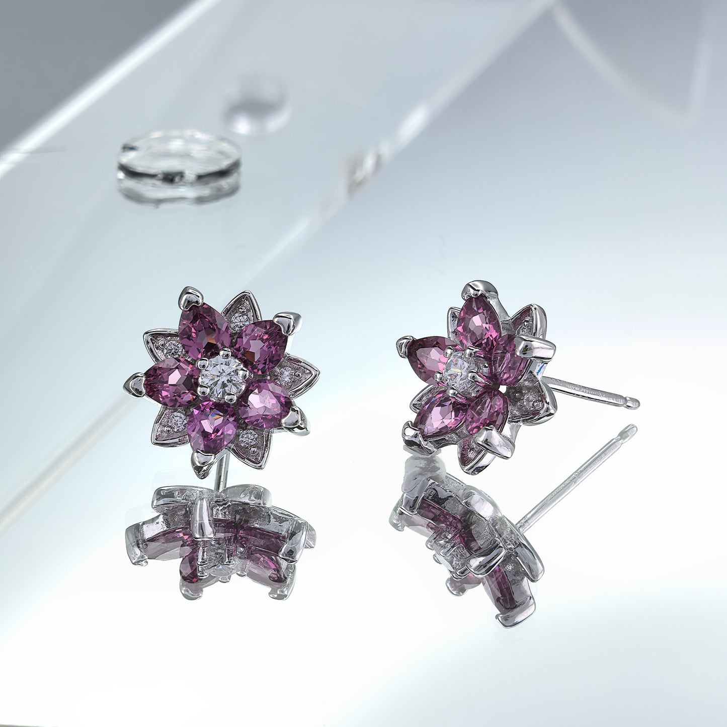 Trendy 925 Silver Pyrope Flower Stud Earrings Exquisite Rhodium Plated Pear Cut