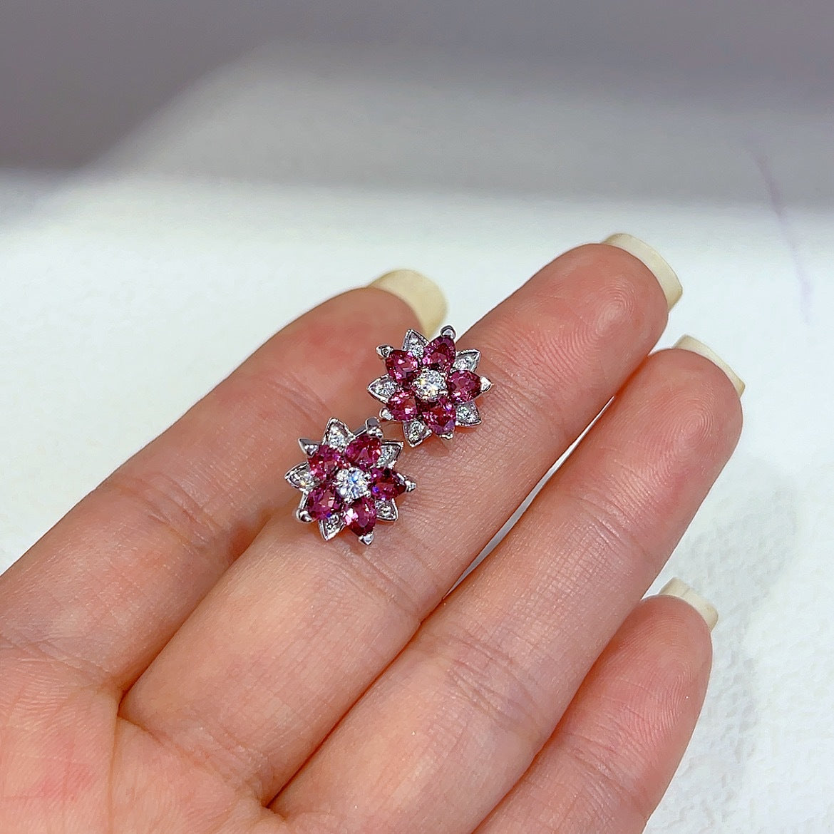 Trendy 925 Silver Pyrope Flower Stud Earrings Exquisite Rhodium Plated Pear Cut
