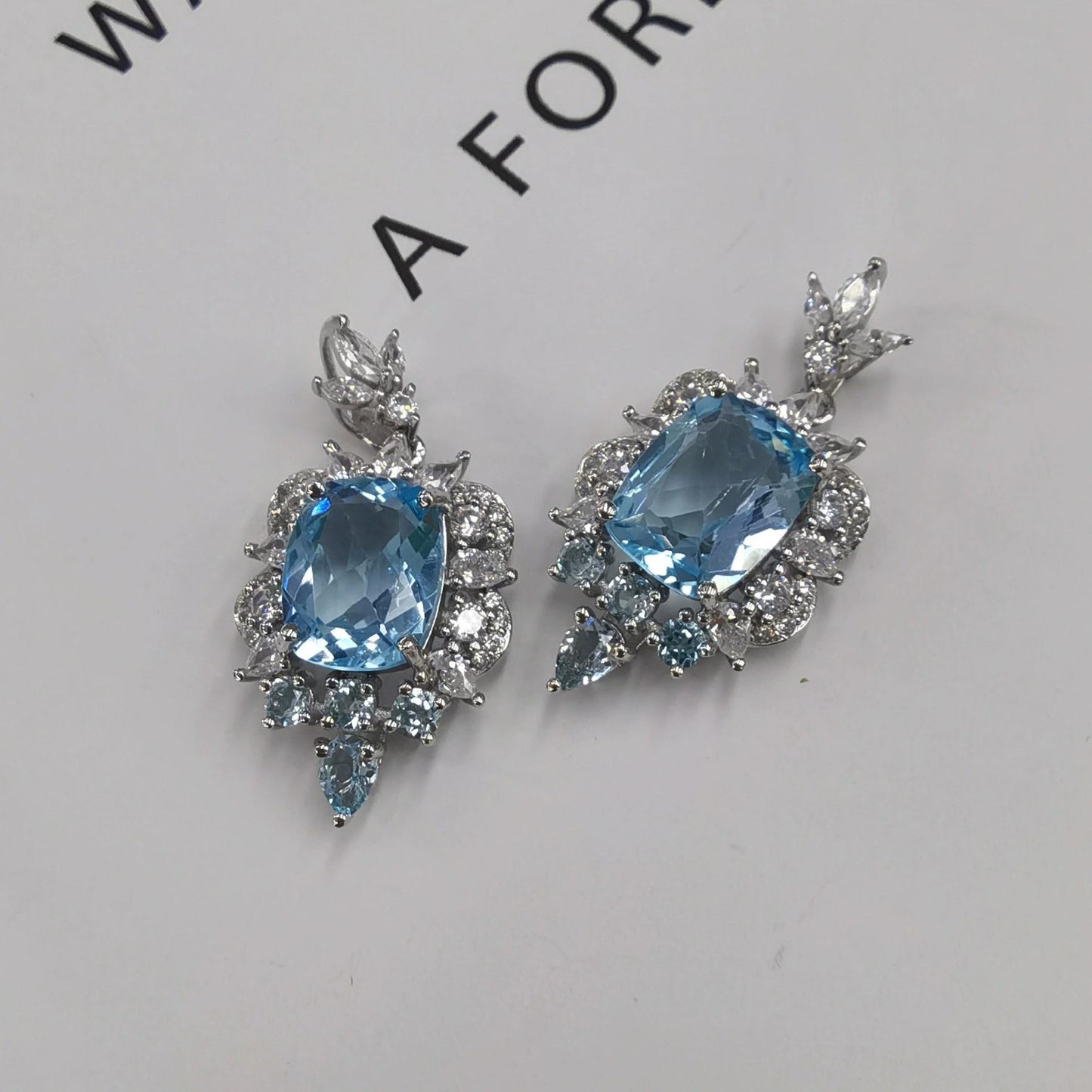 Elegant Rhodium Plated 925 Silver Jewelry Natural Sky Blue Topaz Pendant