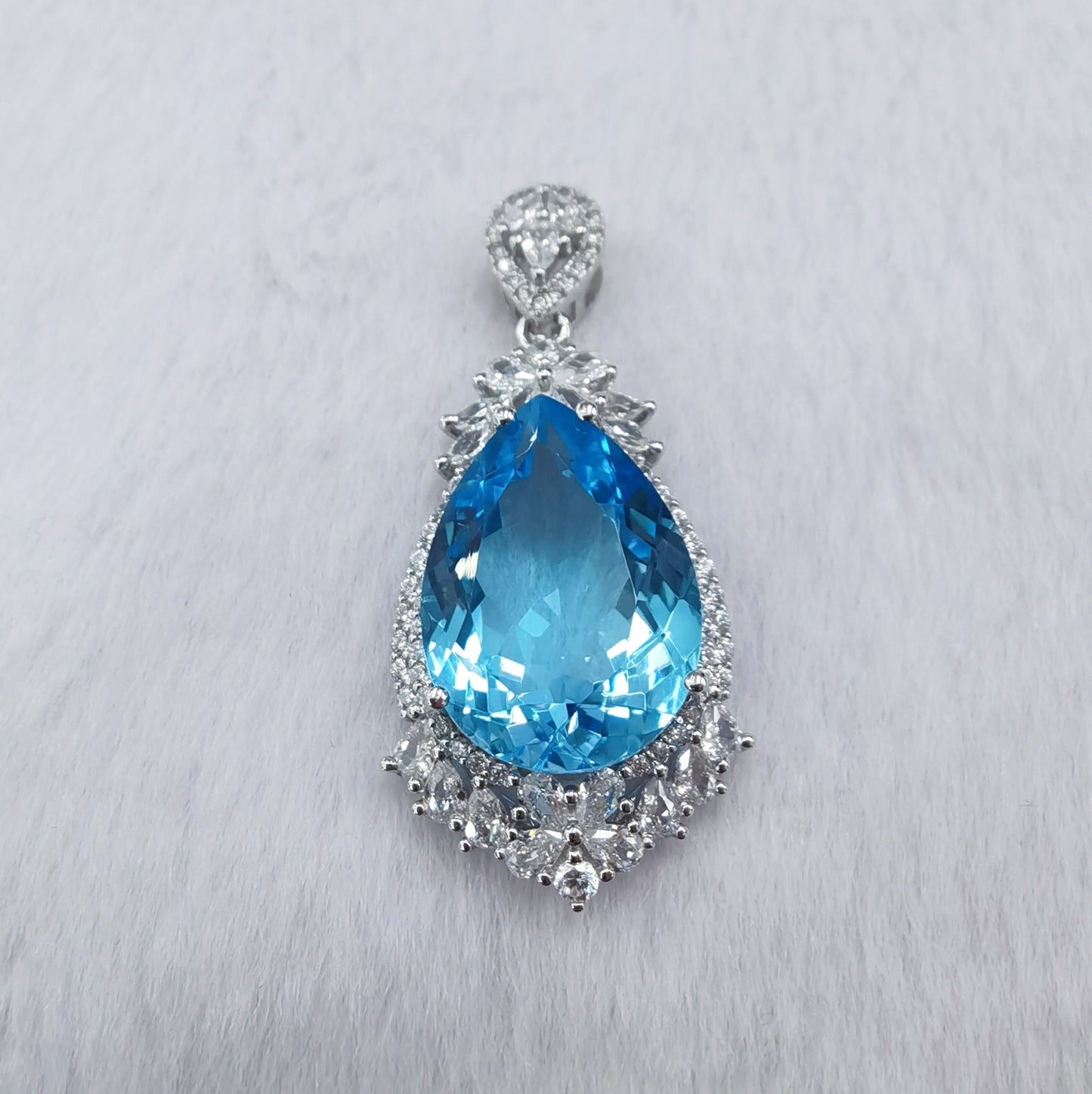 Elegant Rhodium Plated 925 Sterling Silver Natural Sky Blue Topaz Pendant