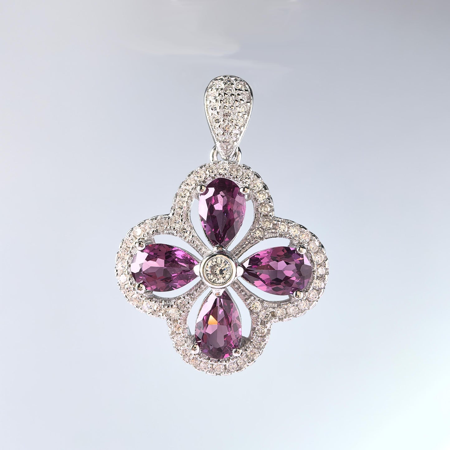 Charming 925 Silver Natural Pyrope Clover Pendant Rhodium Plated