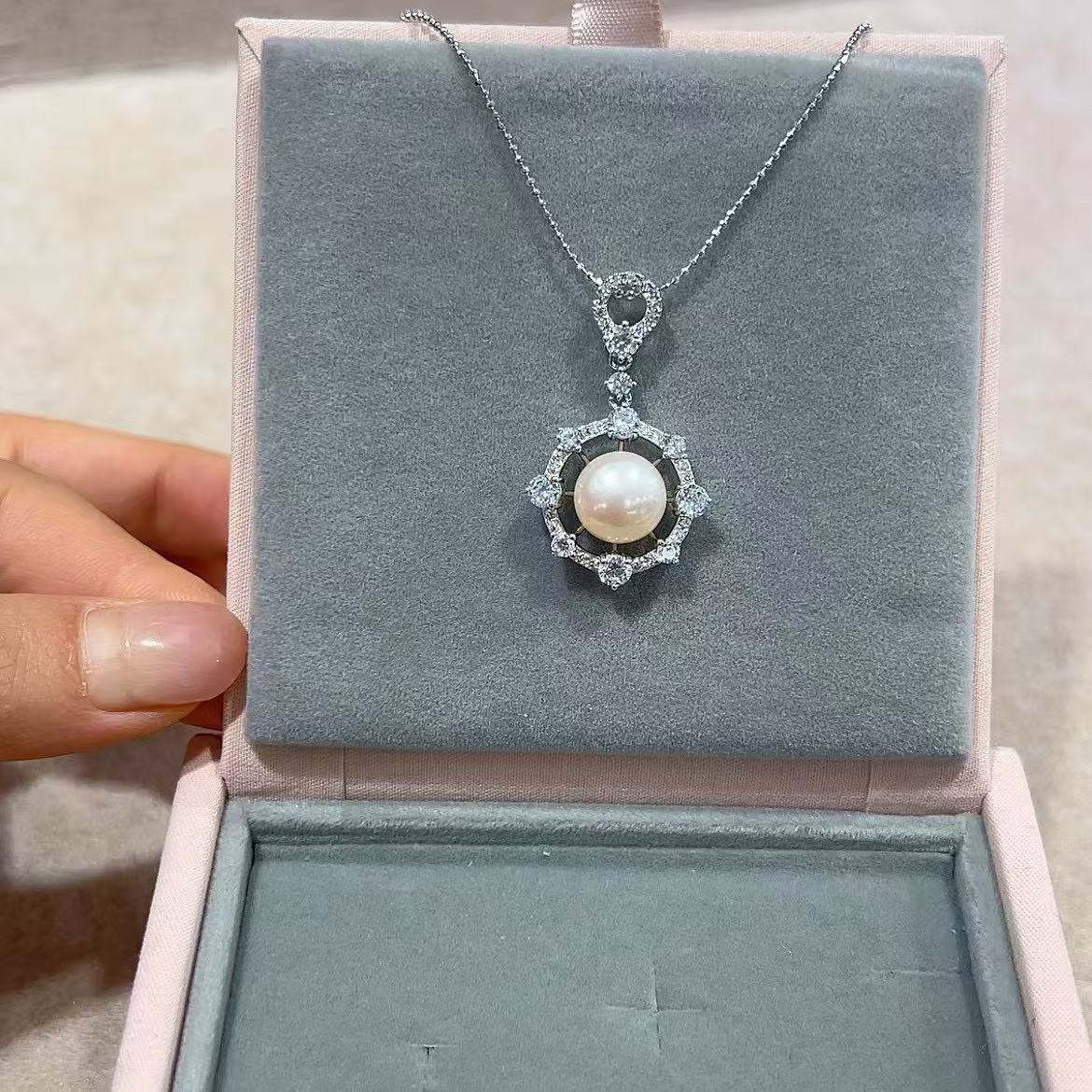 Vivid Rhodium Plated 925 Silver Pendant Freshwater Pearl Jewelry