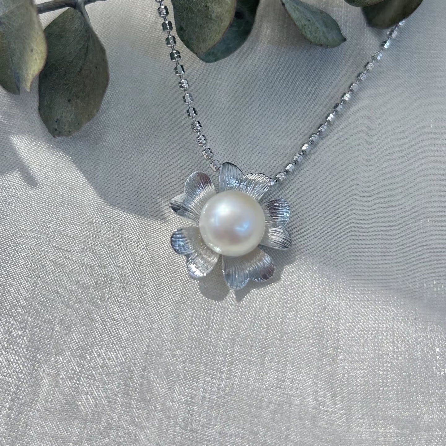 Delicate Rhodium Plated 925 Sterling Silver Freshwater Pearl Flower Pendant