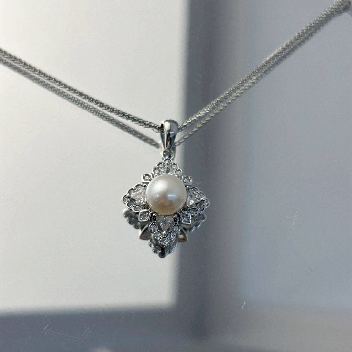 Gorgeous Rhodium Plated 925 Sterling Silver Freshwater Pearl Clover Pendant