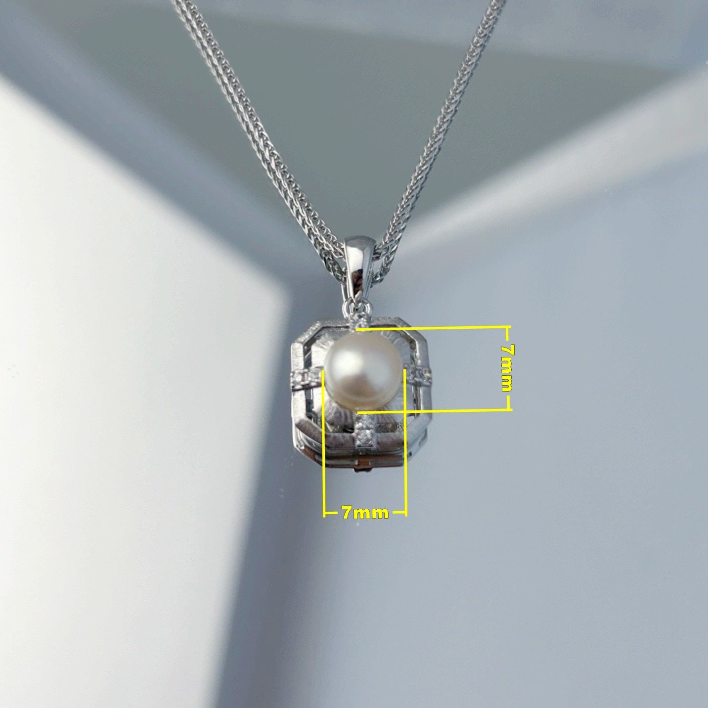 Elegant Freshwater Pearl Pendant 925 Silver Rhodium Plated