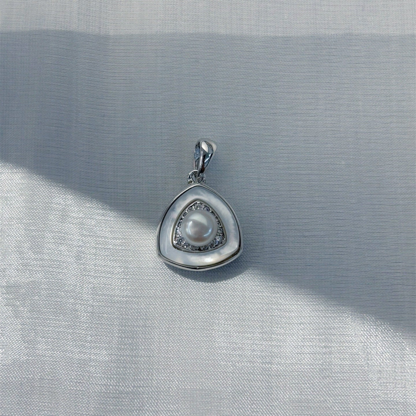 Elegant Freshwater Pearl Pendant 925 Sterling Silver with Rhodium Plating