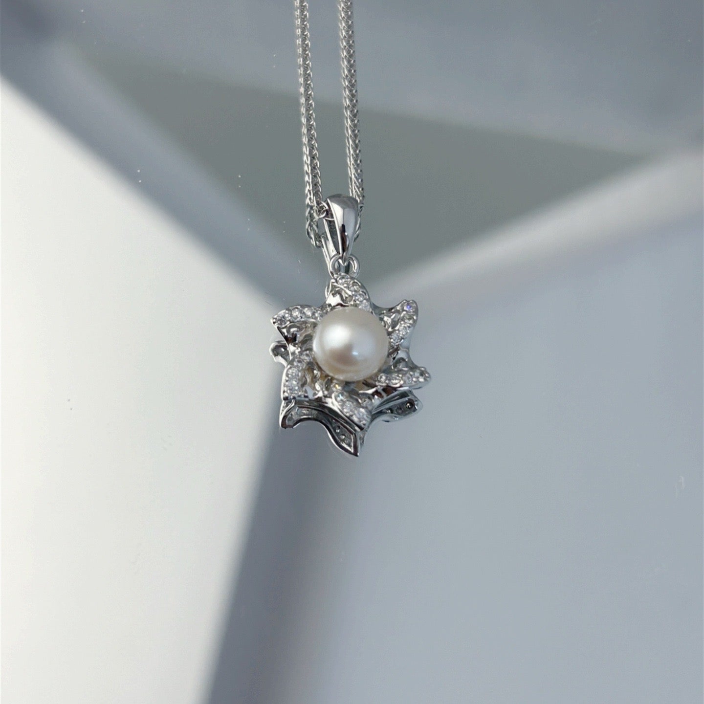 Charming Rhodium Plated Silver 925 Freshwater Pearl Hexagram Pendant