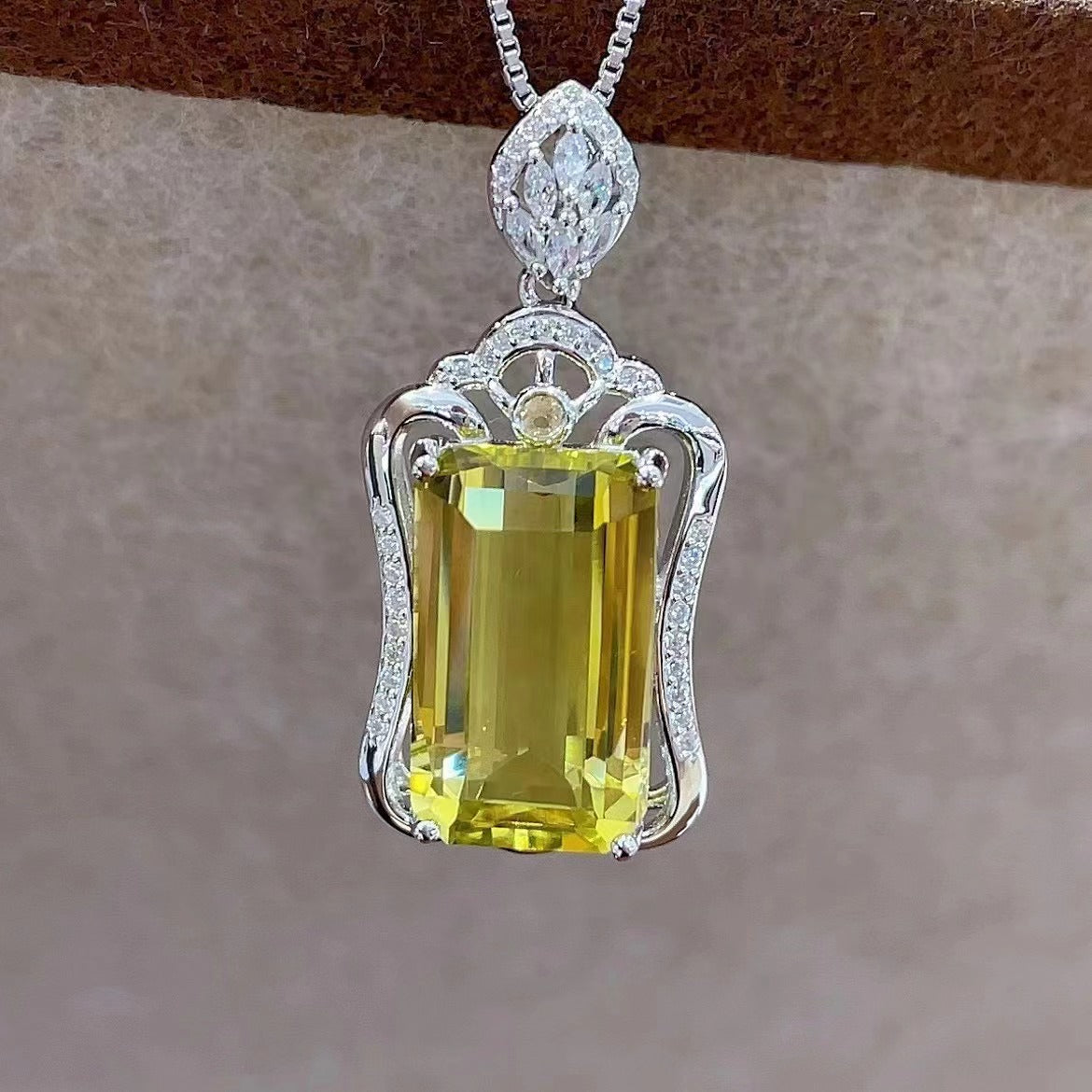 Classic Design 925 Sterling Silver Natural Lemon Quartz Pendant