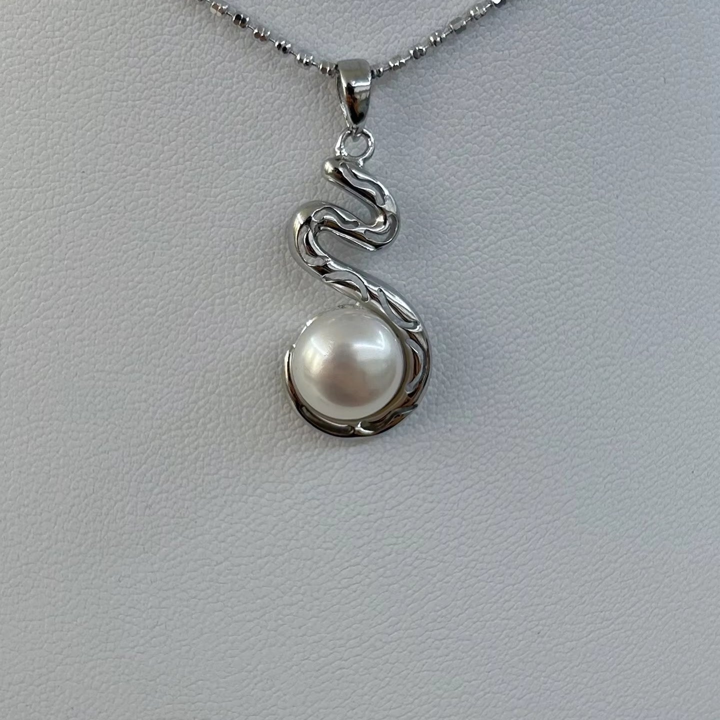 Gorgeous 925 Silver Freshwater Pearl Snake Pendant Rhodium Plated