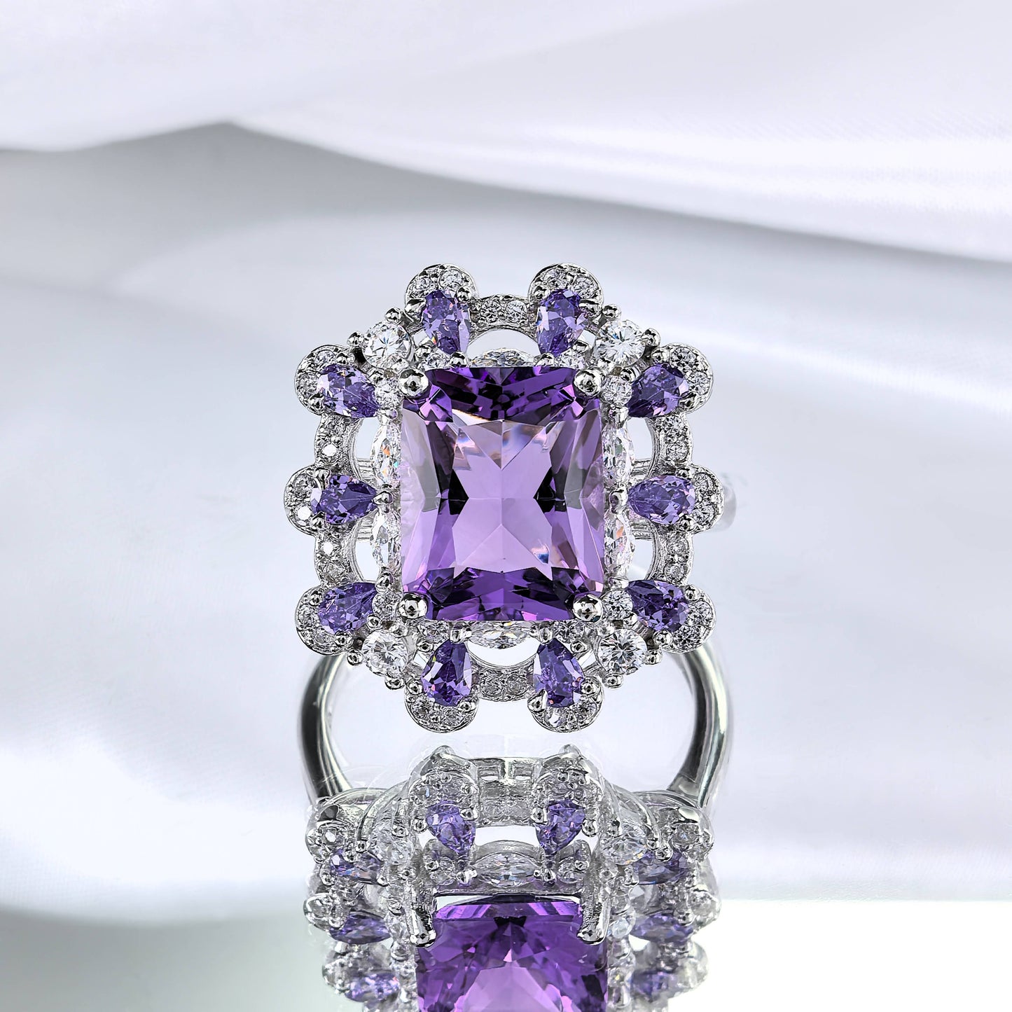 Vintage Style Dazzling Rhodium Plated 925 Silver Natural Amethyst Flower Ring