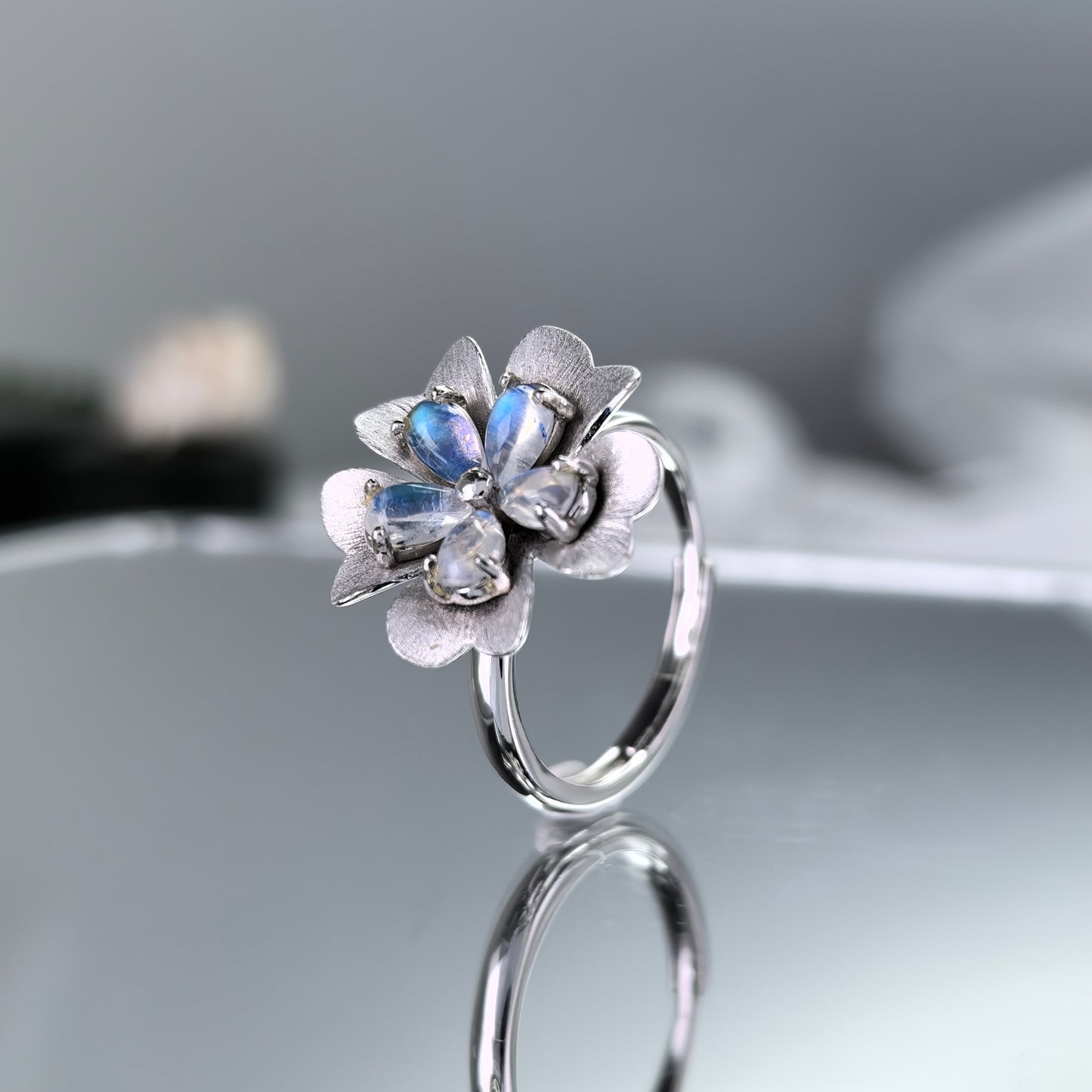 Elegant 925 Silver Jewelry Rhodium Plated Natural Moonstone Flower Ring