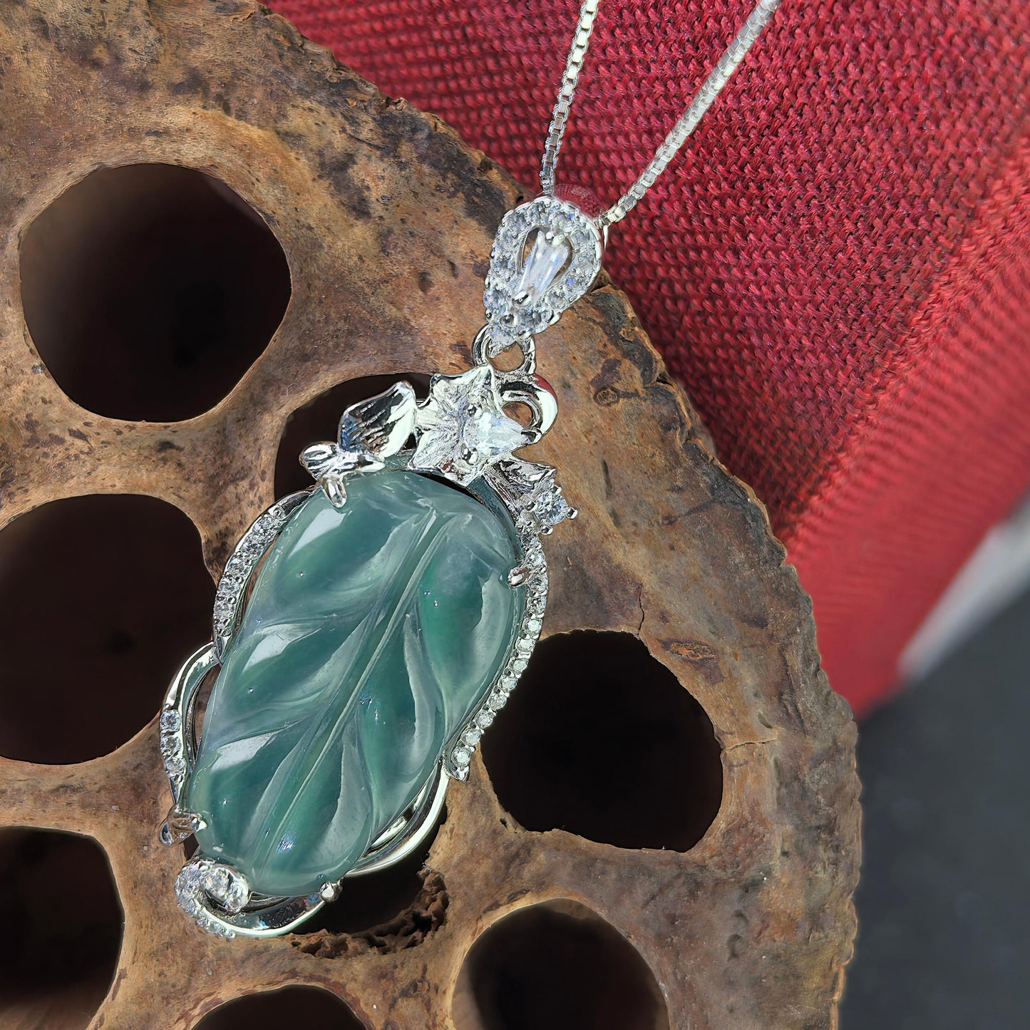 Graceful Rhodium Plated 925 Silver Jewelry Natural Jadeite Pendant