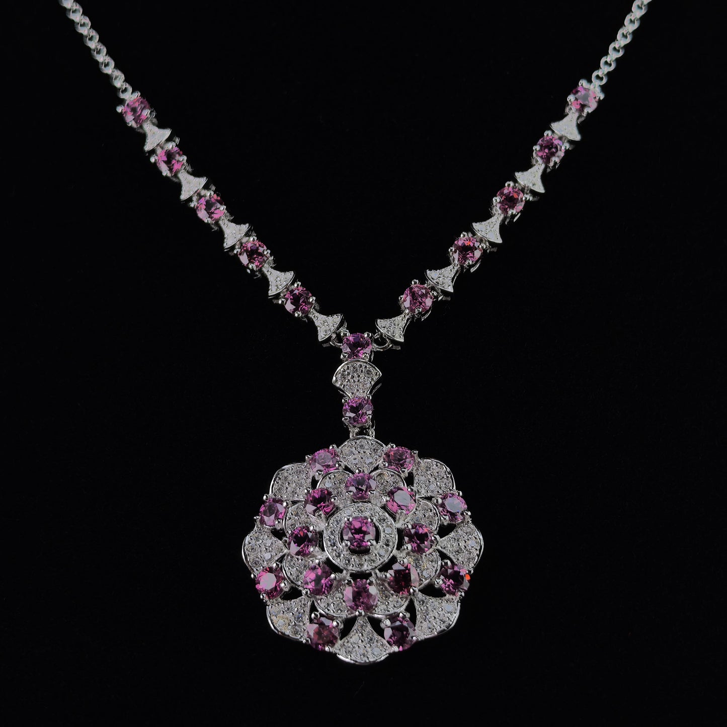 Elegant Rhodium Plated Silver 925 Jewelry Natural Pyrope Flower Necklace
