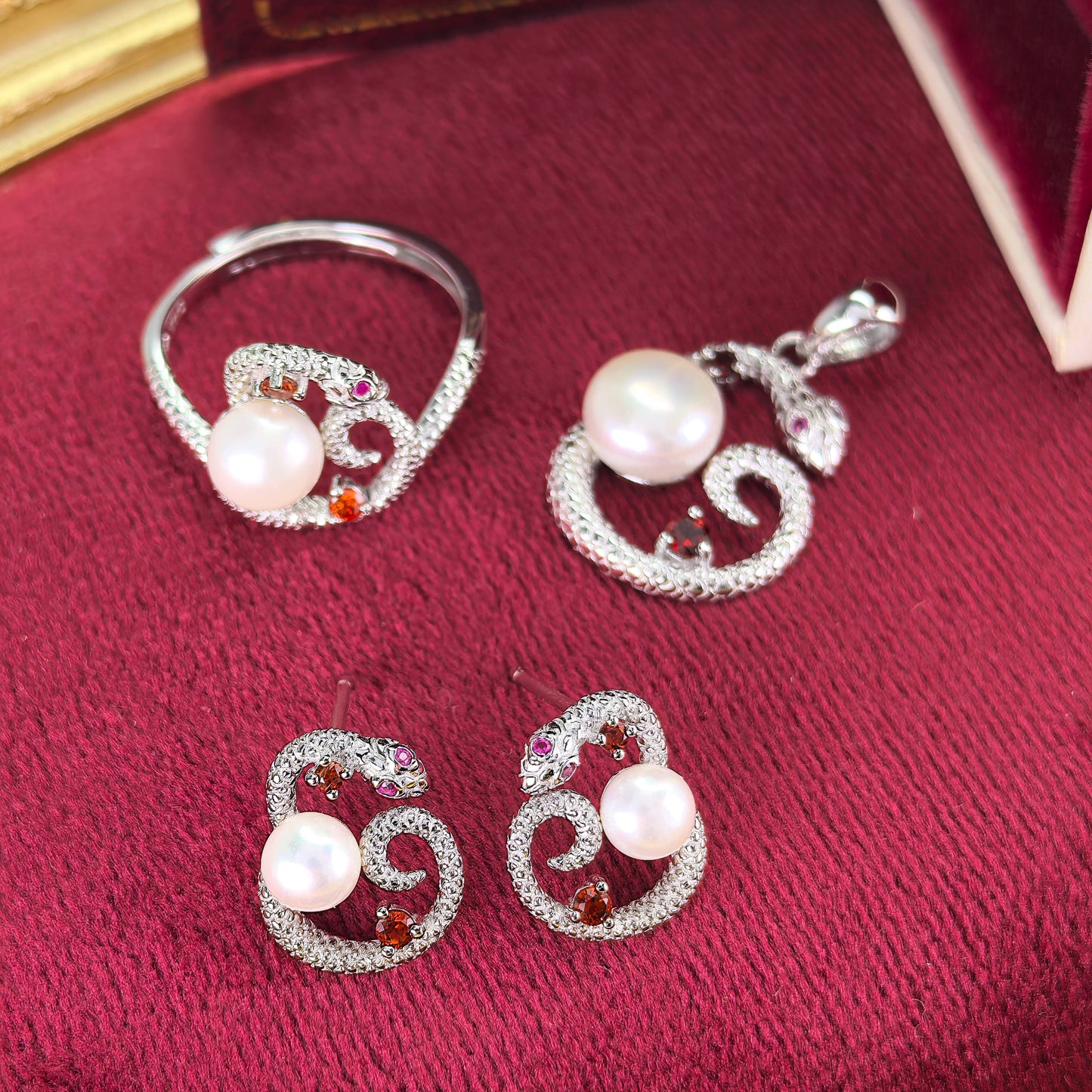 Dazzling Rhodium Plated 925 Sterling Silver Freshwater Pearl Snake Jewelry Set