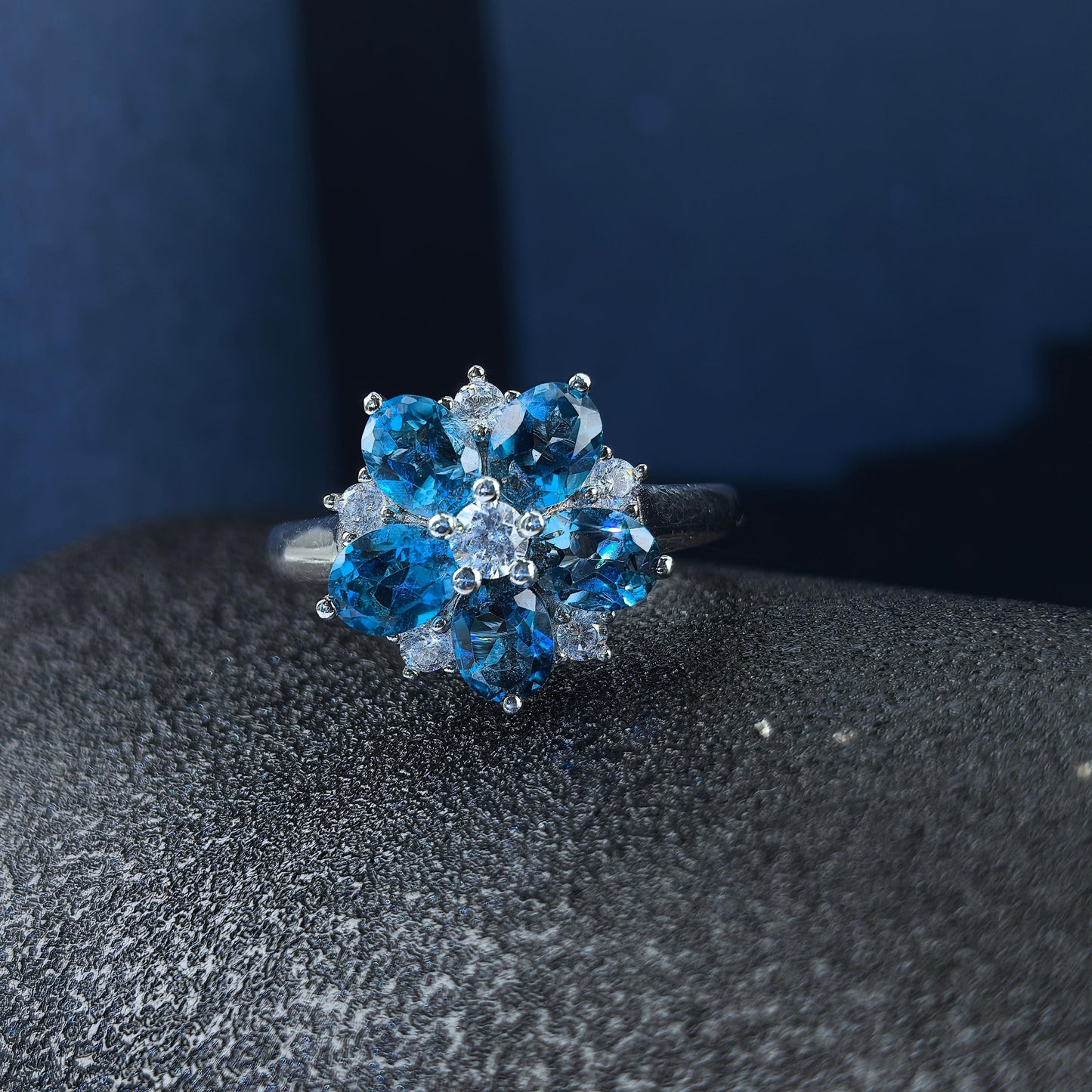 Elegant Rhodium Plated Silver 925 Jewelry Natural London Blue Topaz Flower Ring