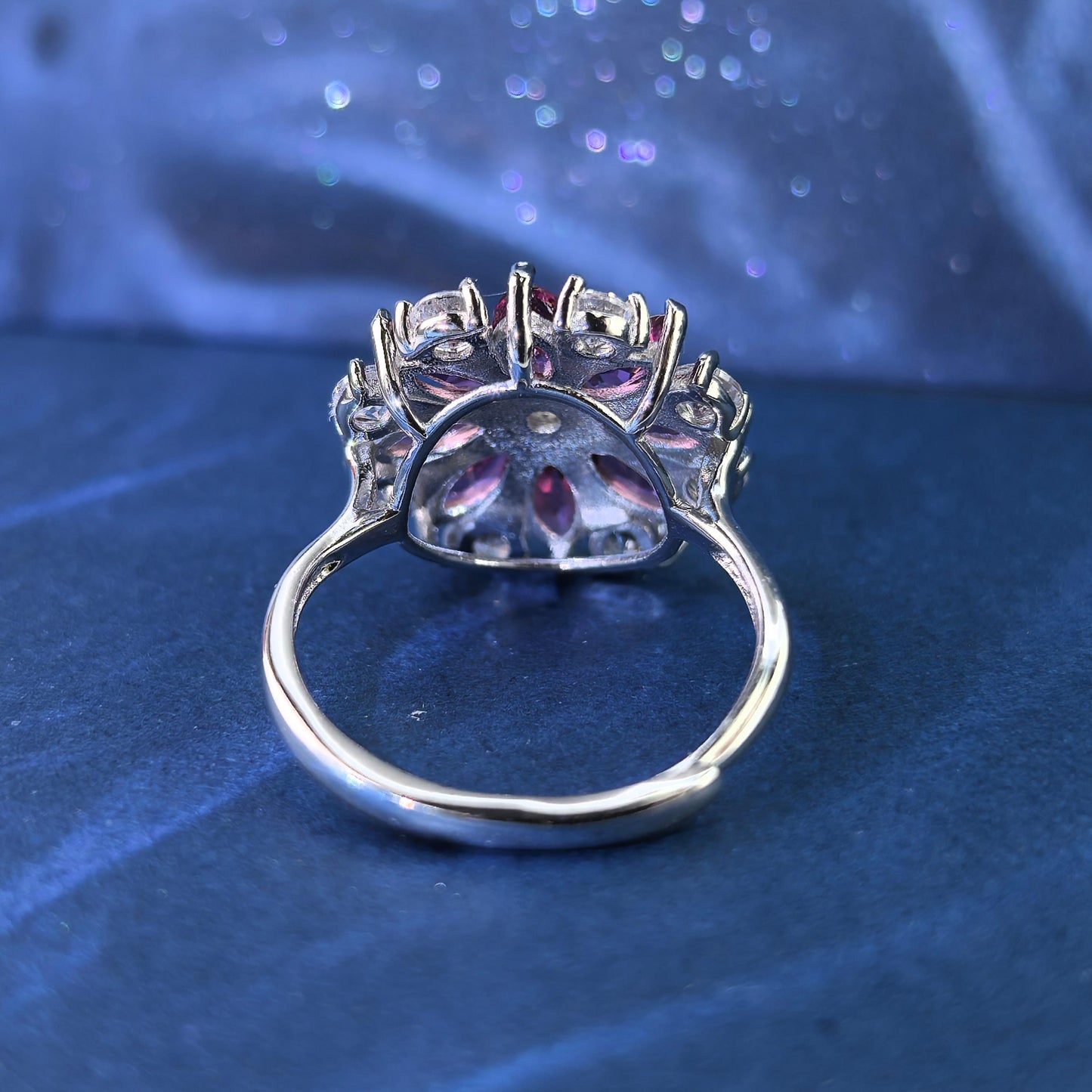 Elegant Rhodium Plated 925 Silver Jewelry Natural Pyrope Flower Ring