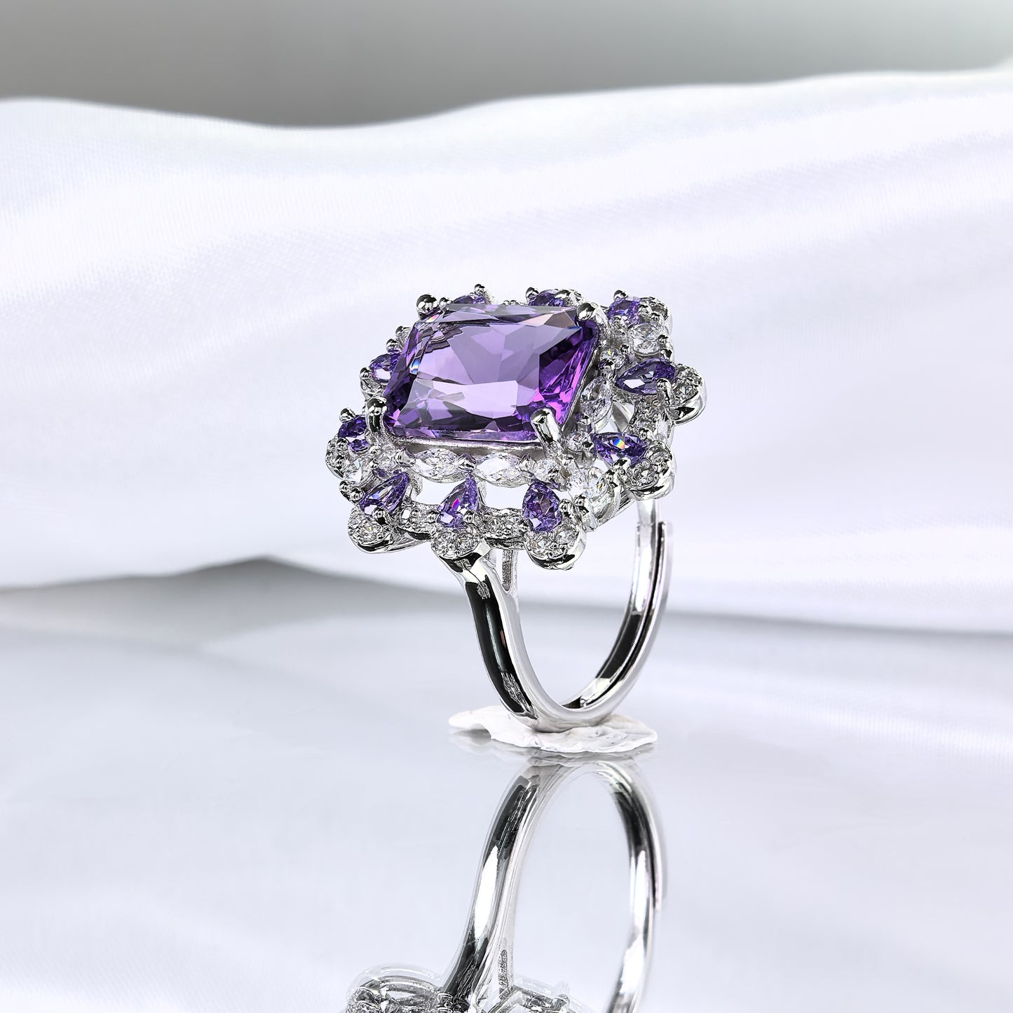 Vintage Style Dazzling Rhodium Plated 925 Silver Natural Amethyst Flower Ring