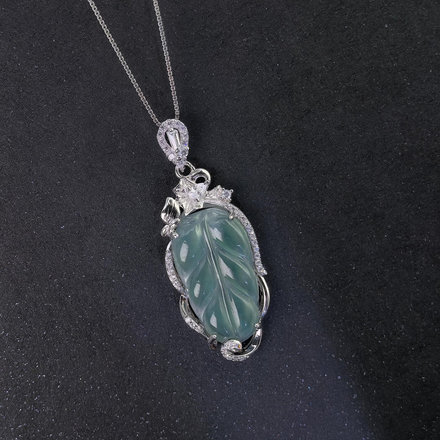 Graceful Rhodium Plated 925 Silver Jewelry Natural Jadeite Pendant