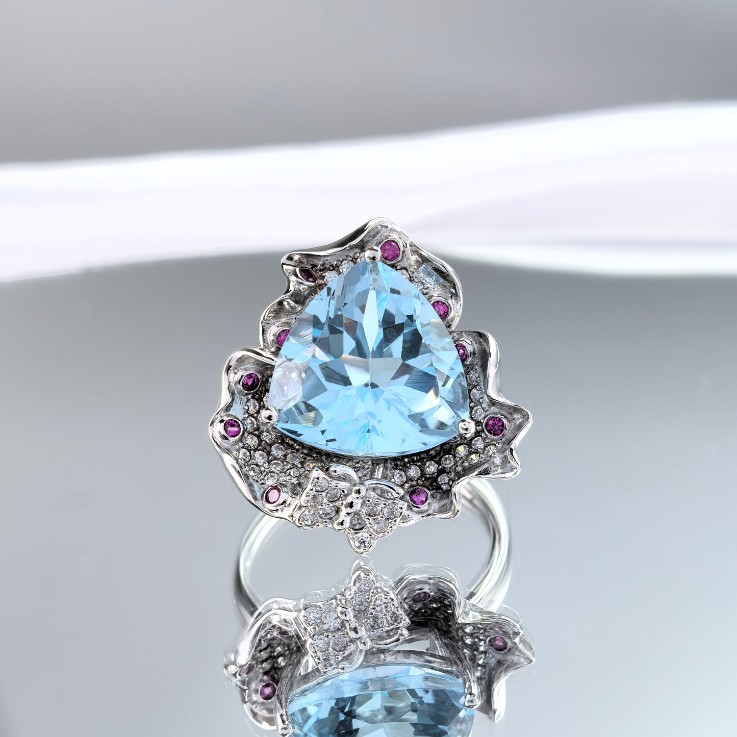 Exquisite 925 Silver Jewelry Rhodium Plated Natural Sky Blue Topaz Ring