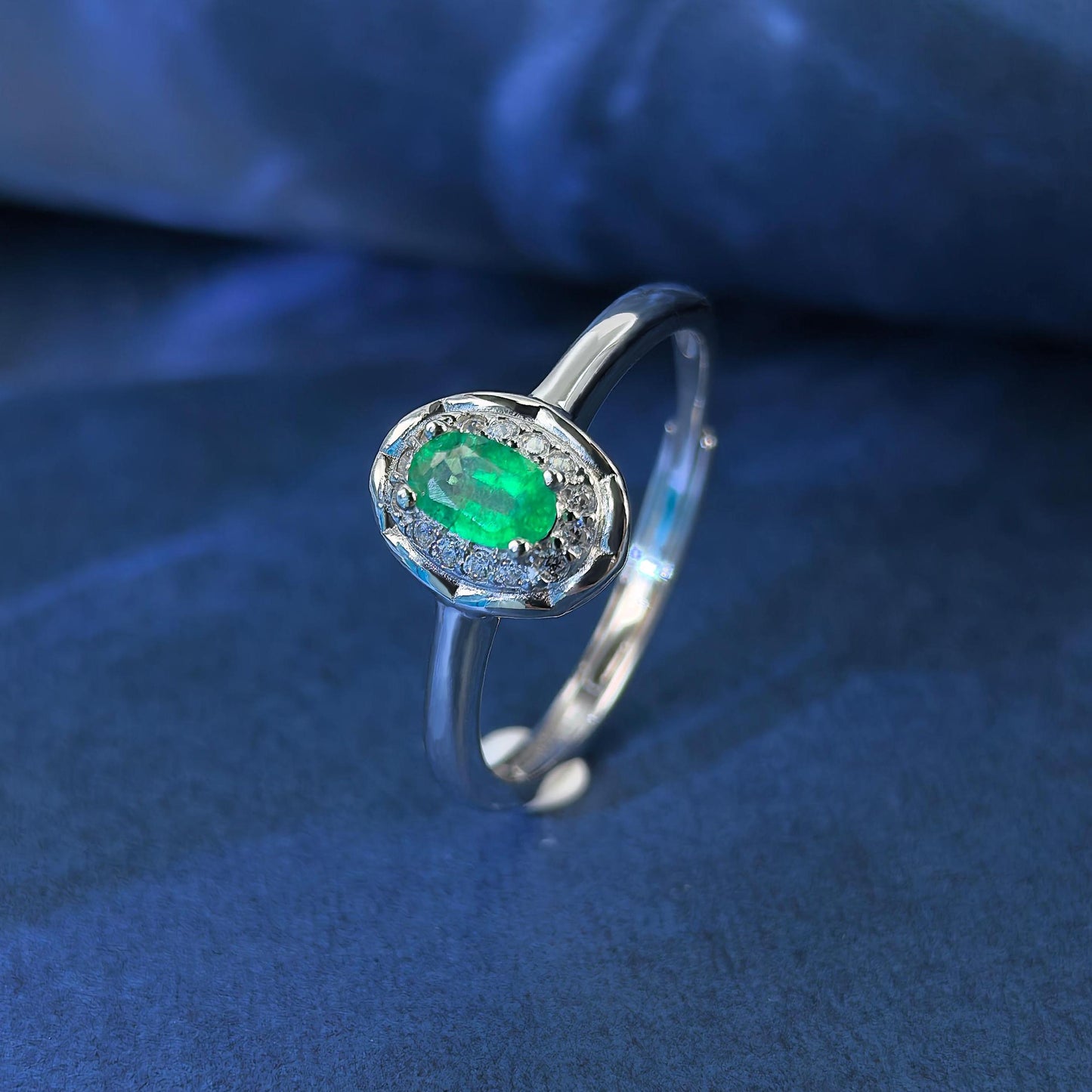 Exquisite Rhodium Plated Silver 925 Jewelry Natural Emerald Ring