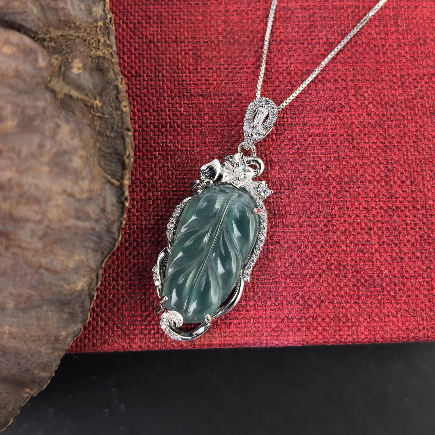 Graceful Rhodium Plated 925 Silver Jewelry Natural Jadeite Pendant