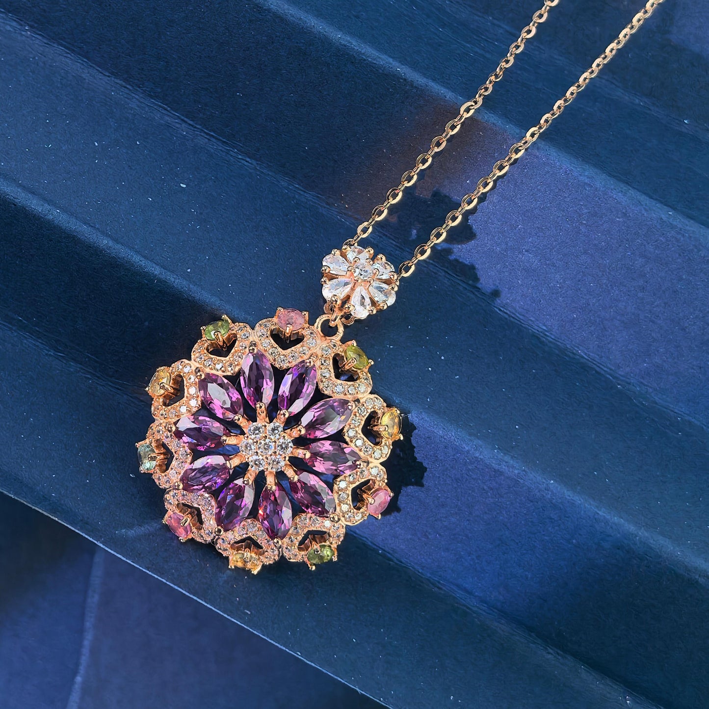 Elegant Rose Gold Plated 925 Silver Jewelry Natural Pyrope Flower Pendant