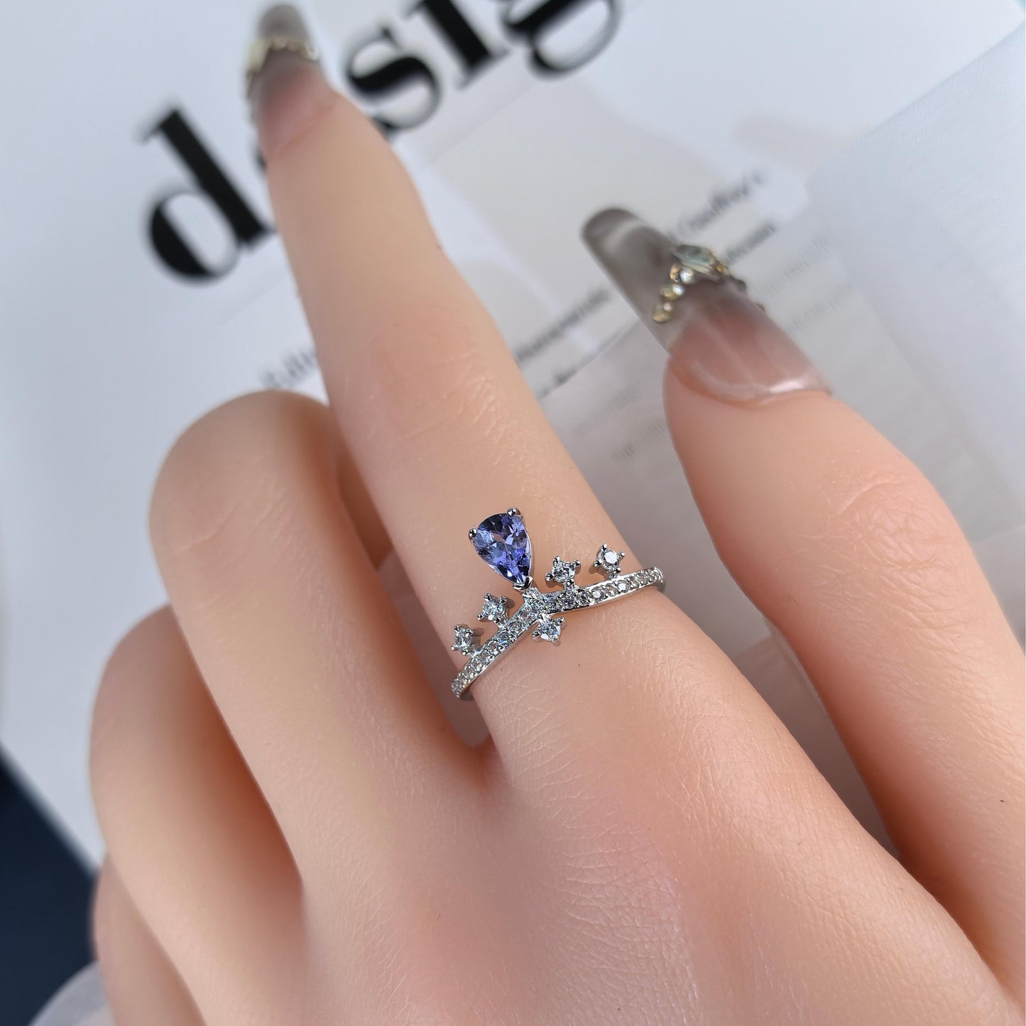 Graceful Rhodium Plated 925 Silver Jewelry Natural Tanzanite Crown Ring