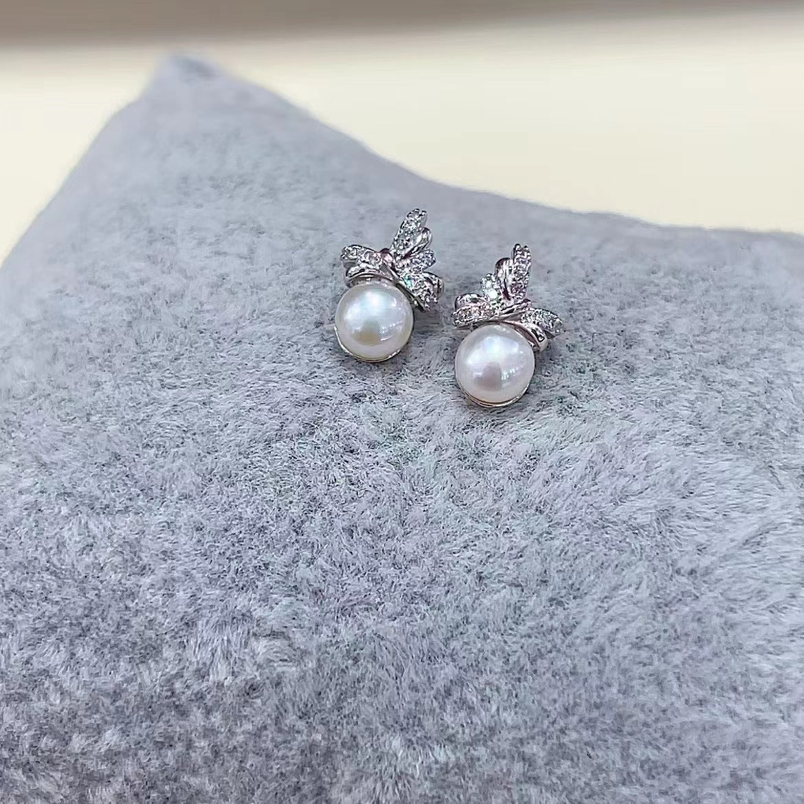 Graceful Rhodium Plated 925 Sterling Silver Freshwater Pearl Bow Jewelry Set
