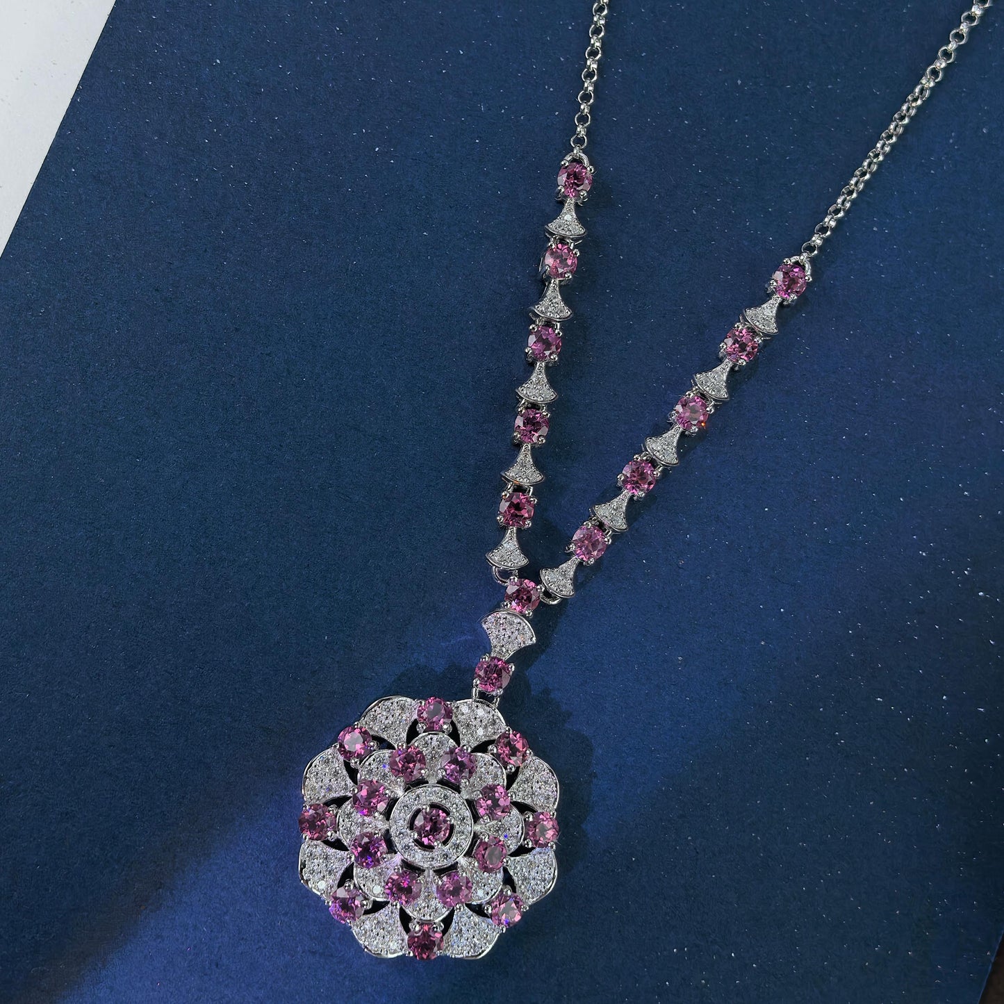 Elegant Rhodium Plated Silver 925 Jewelry Natural Pyrope Flower Necklace