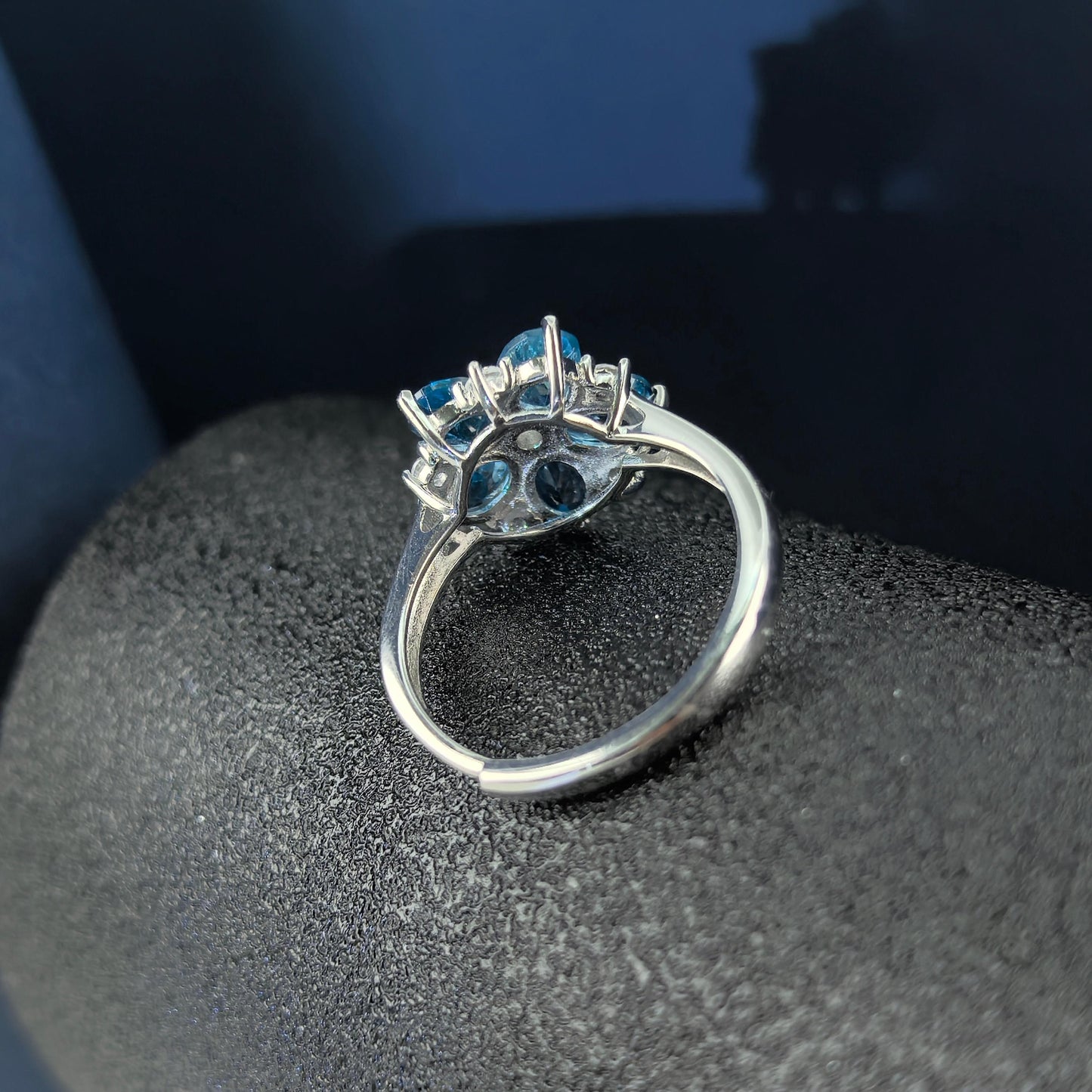 Elegant Rhodium Plated Silver 925 Jewelry Natural London Blue Topaz Flower Ring