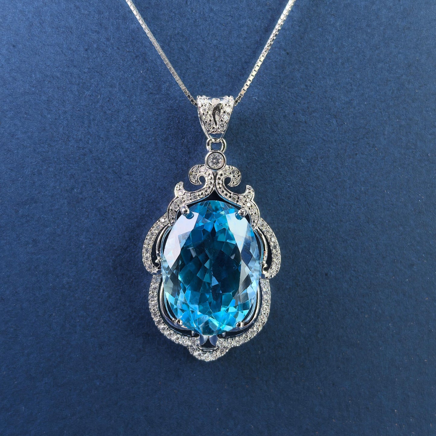 Noble Rhodium Plated Silver 925 Sky Blue Topaz Pendant