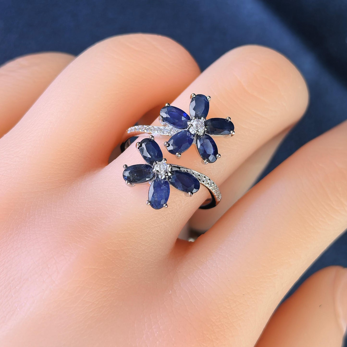 Elegant Rhodium Plated 925 Silver Jewelry Natural Sapphire Flower Ring