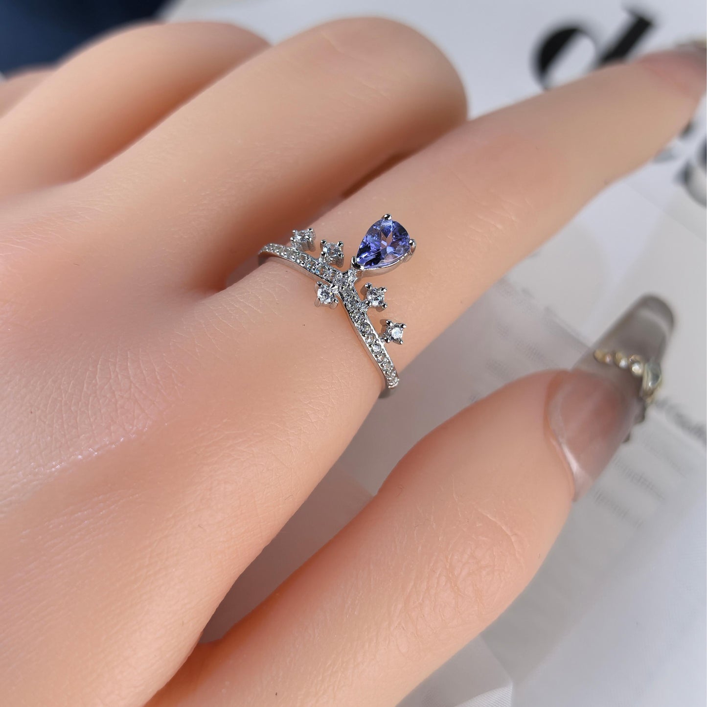 Graceful Rhodium Plated 925 Silver Jewelry Natural Tanzanite Crown Ring