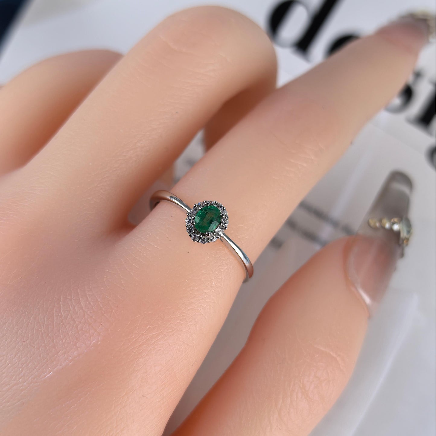 925 Silver Jewelry Ring Elegant Rhodium Plated with Natural Emerald Oval Cut Gemstone for Women's Wedding Party Birthday Gift