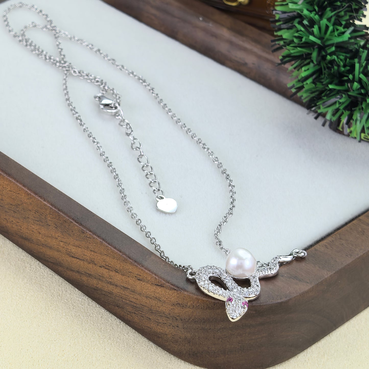 Gorgeous Rhodium Plated 925 Sterling Silver Freshwater Pearl Snake Necklace
