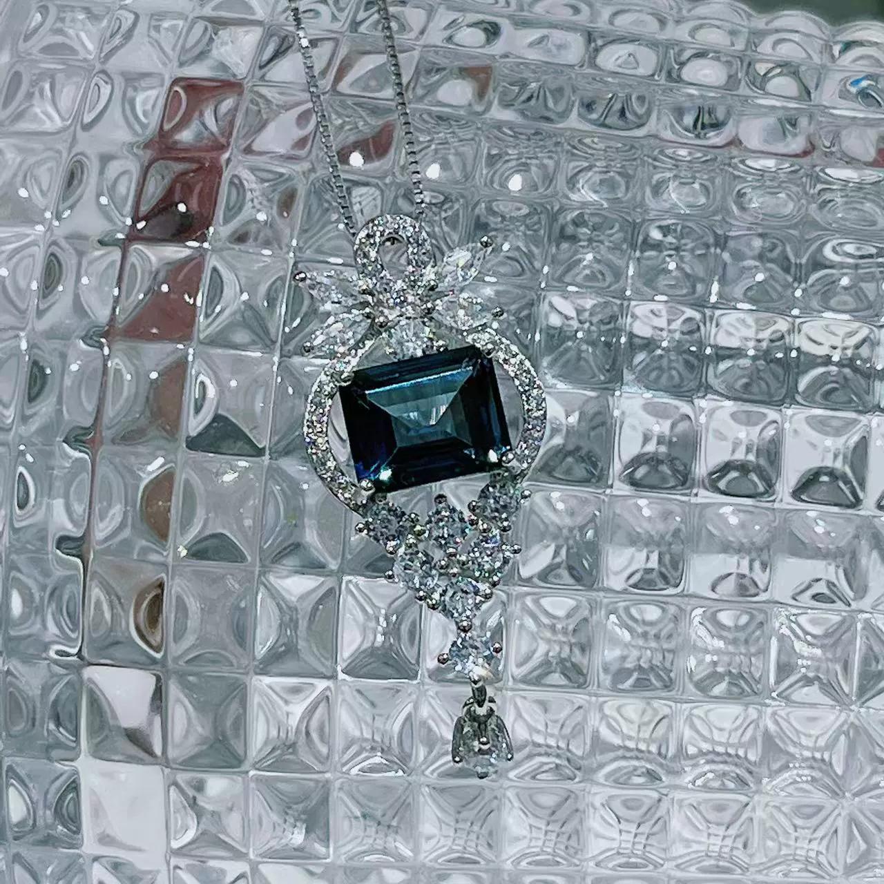 Graceful Rhodium Plated Silver 925 Jewelry Natural London Blue Topaz Pendant