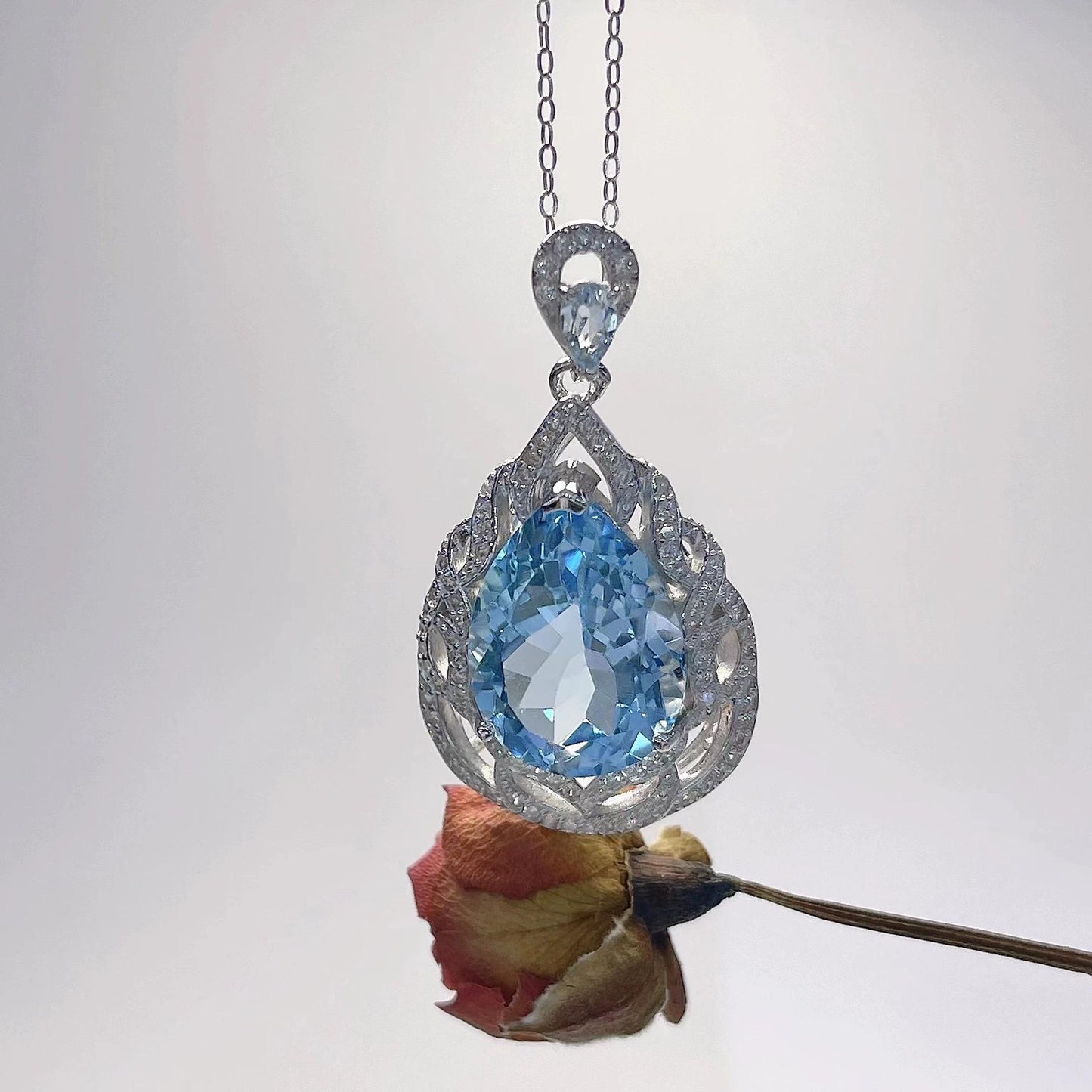 Charming Rhodium Plated 925 Sterling Silver Natural Sky Blue Topaz Pendant