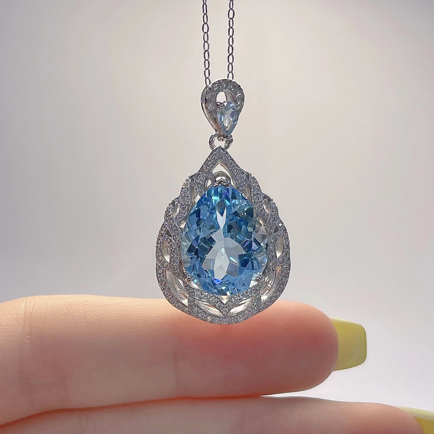 Charming Rhodium Plated 925 Sterling Silver Natural Sky Blue Topaz Pendant