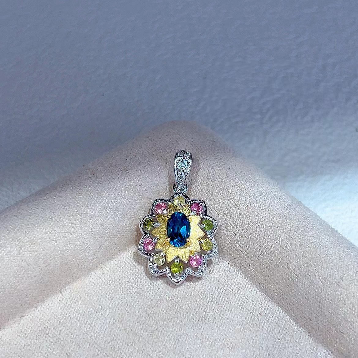 Elegant Dual Color Plated Silver 925 Natural London Blue Topaz Flower Pendant
